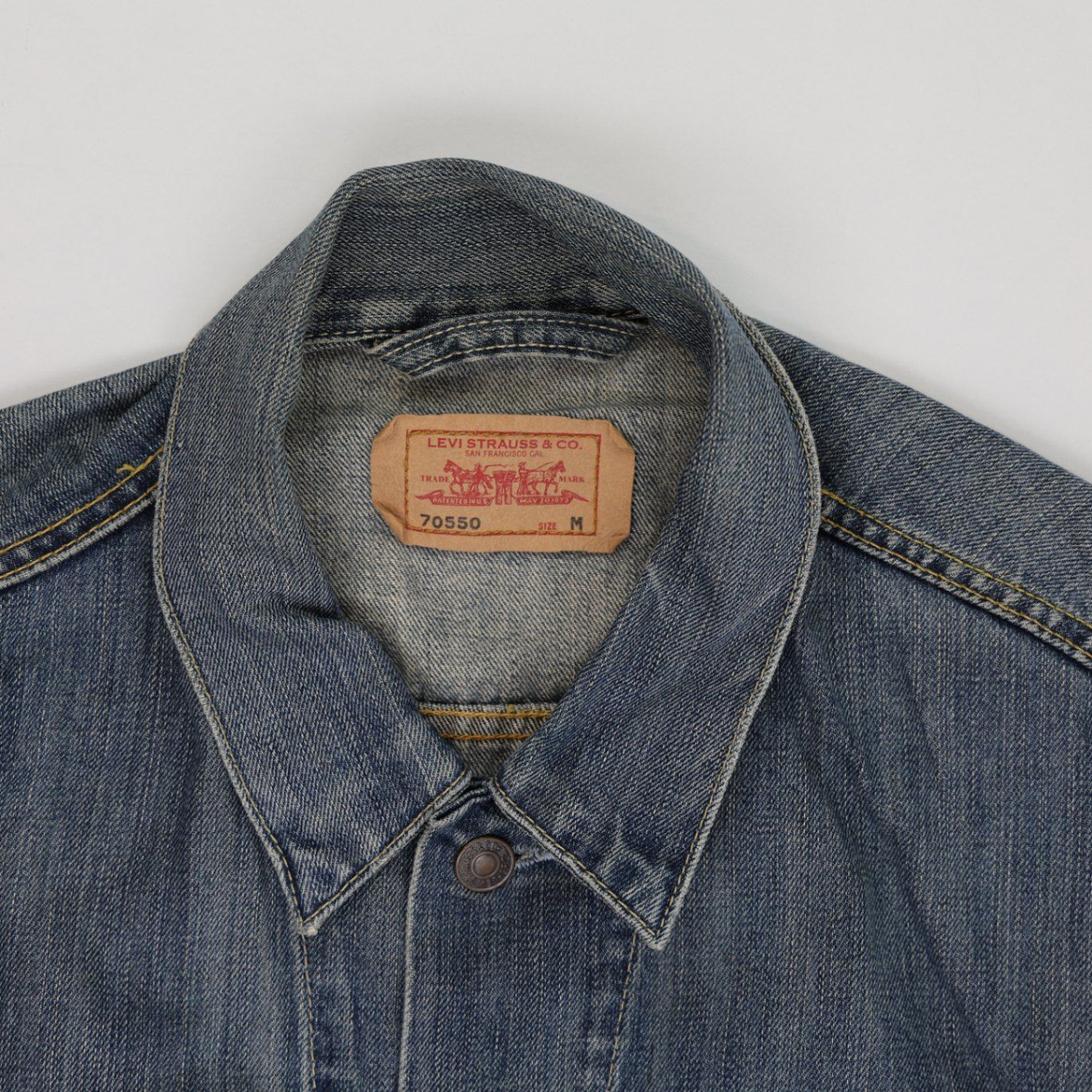 Levi's 70550 Vintage Medium Blue Denim Jacket Men's Size M 100% Cotton Collared