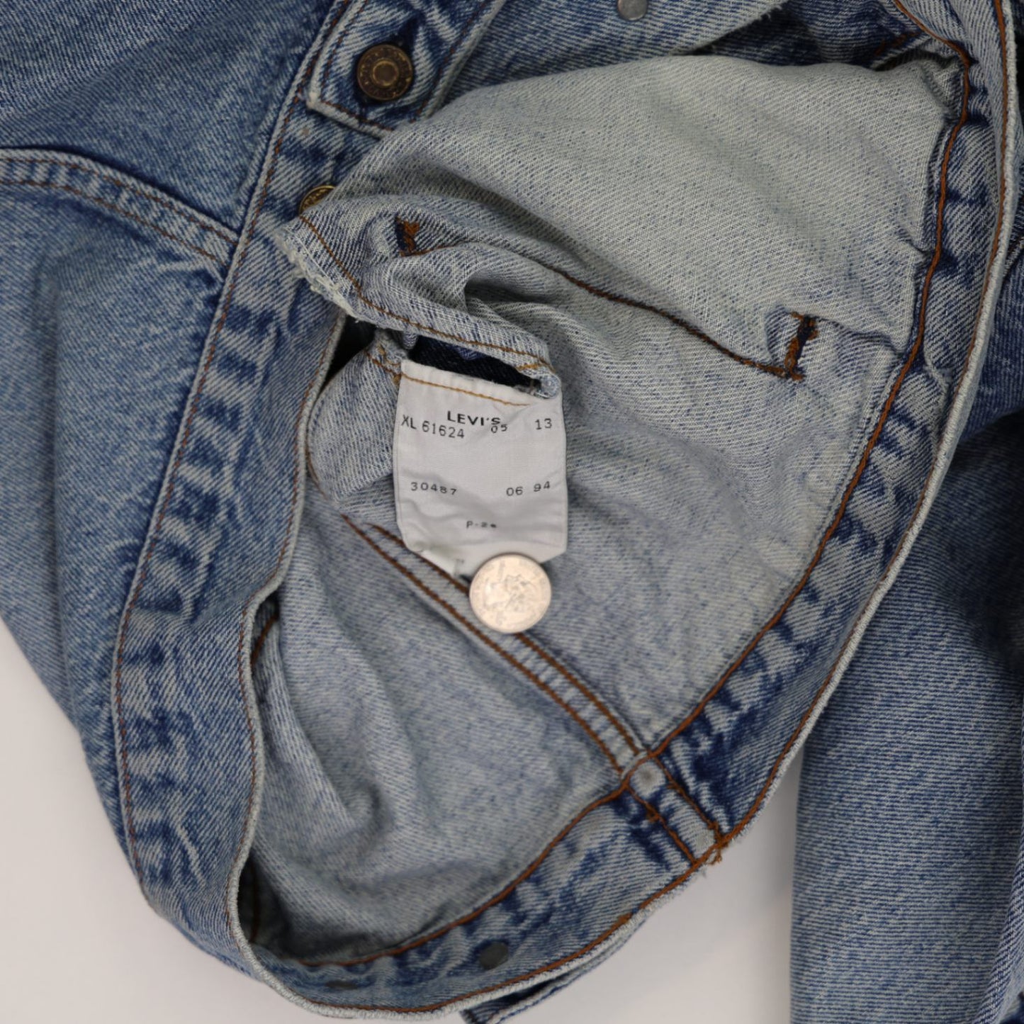 Levi's Vintage XL Light Blue Denim Jacket 100% Cotton Collared Trucker Style
