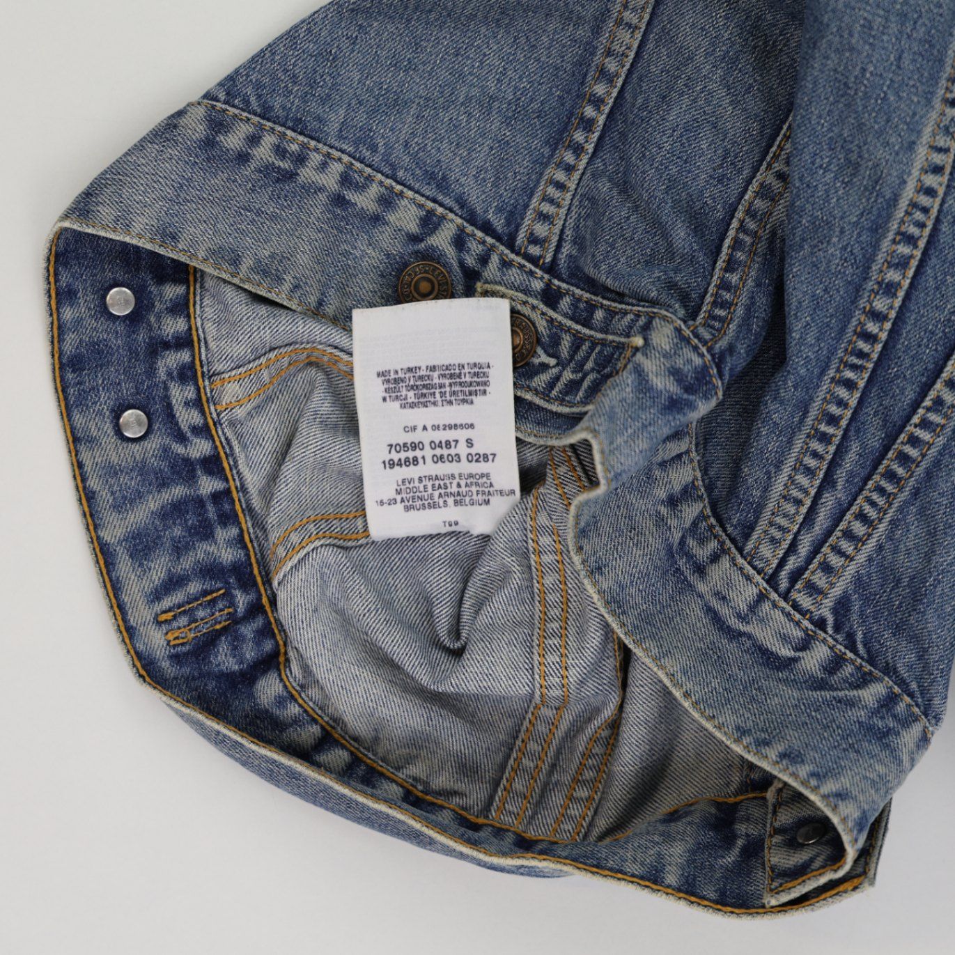 Levi's Vintage 70590-0487 Blue Denim Trucker Jacket Size Small Cotton
