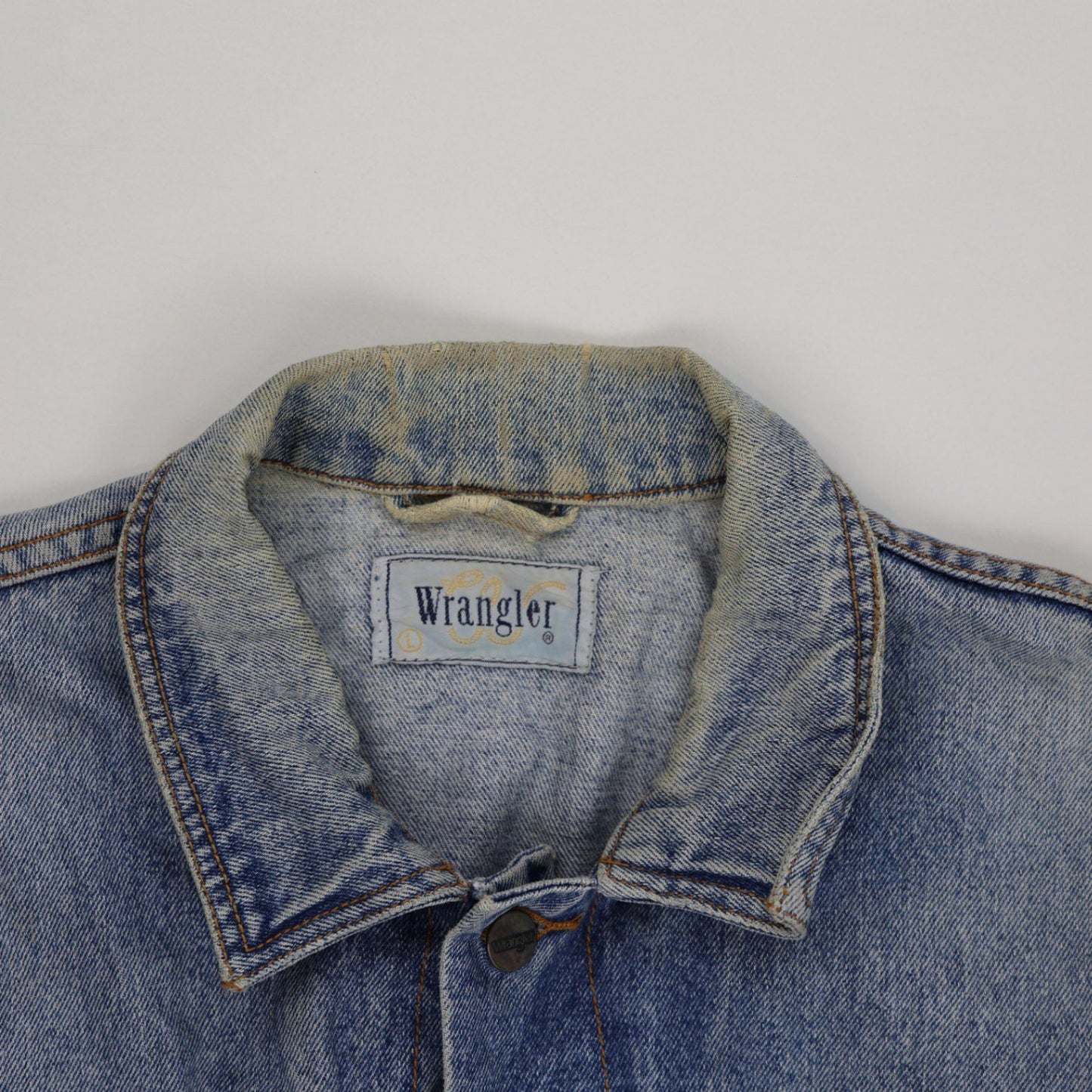 Wrangler Vintage Blue Denim Jacket for Men Large 100 Percent Cotton Collared
