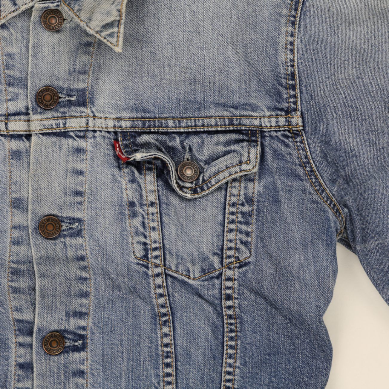 Levi's 70589 Vintage Light Blue Denim Trucker Jacket Size L Cotton