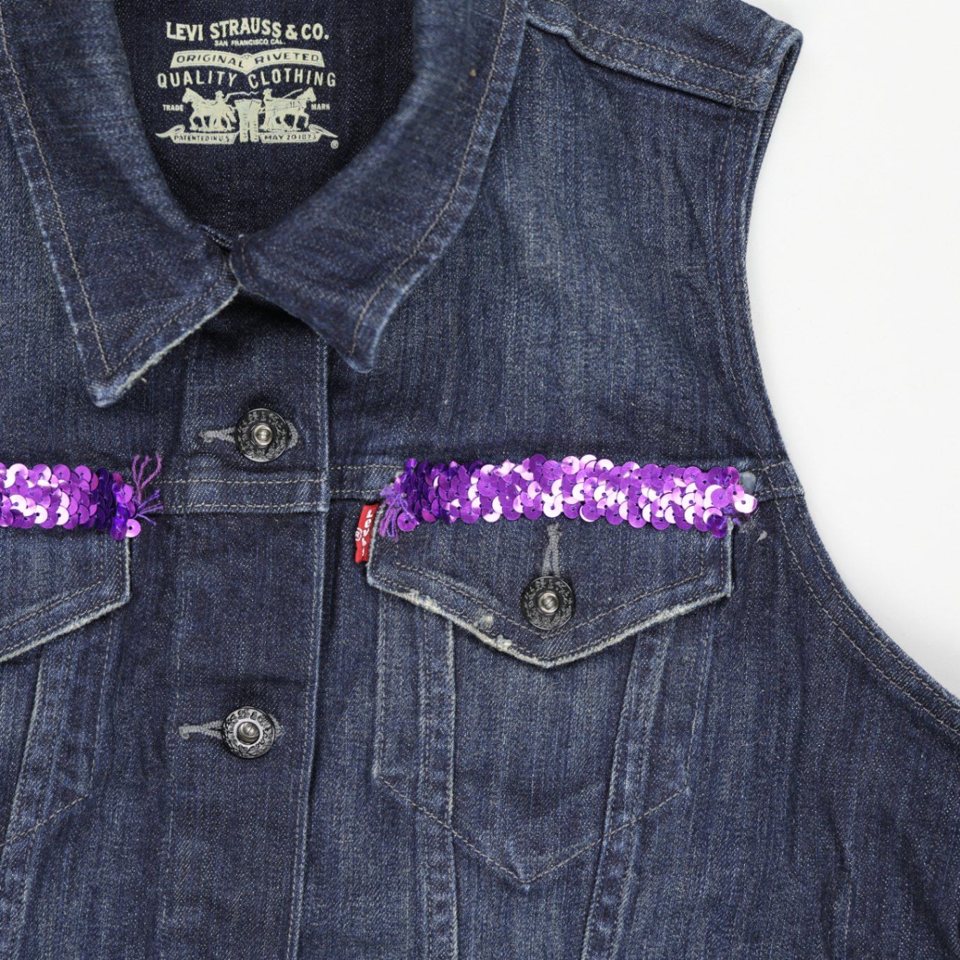 Levi's Large Blue Denim Waistcoat Vintage Sleeveless Gilet 99 Cotton 1 Elastane with Purple Sequin Trim