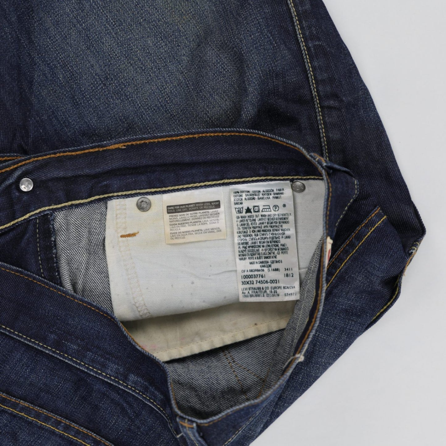 Levi Strauss & Co 501 Original Fit Denim Shorts Dark Wash Size 32 100% Cotton