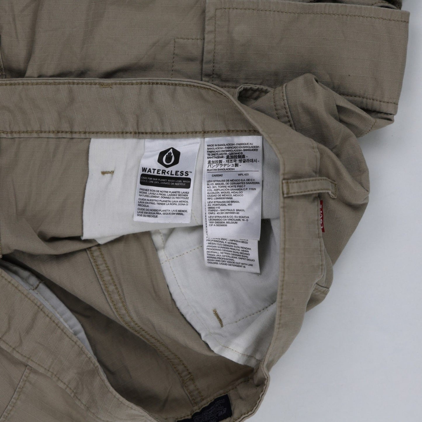Levi's Khaki Cargo Shorts 34 Waist 28cm Inseam 100 Cotton