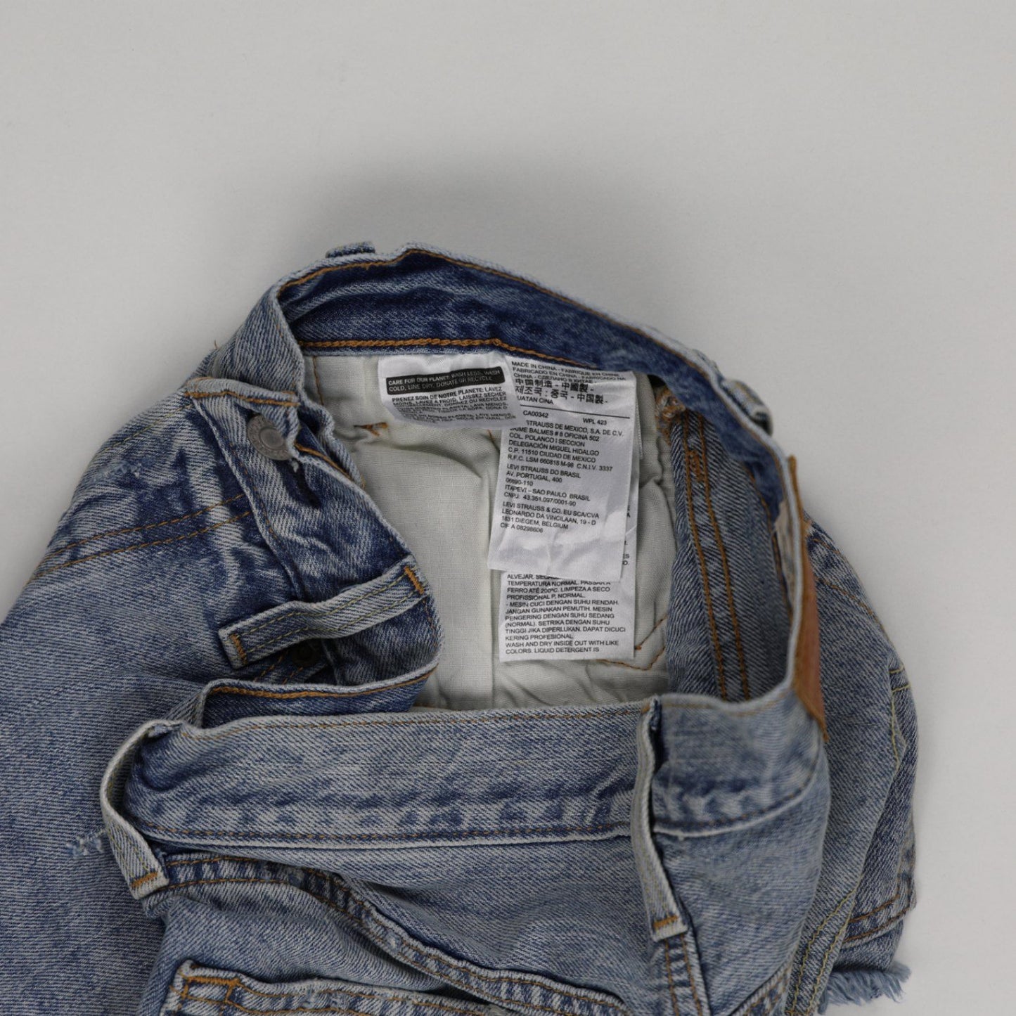 Levi's 501 Vintage High Waisted Distressed Denim Shorts Light Blue W32 100% Cotton