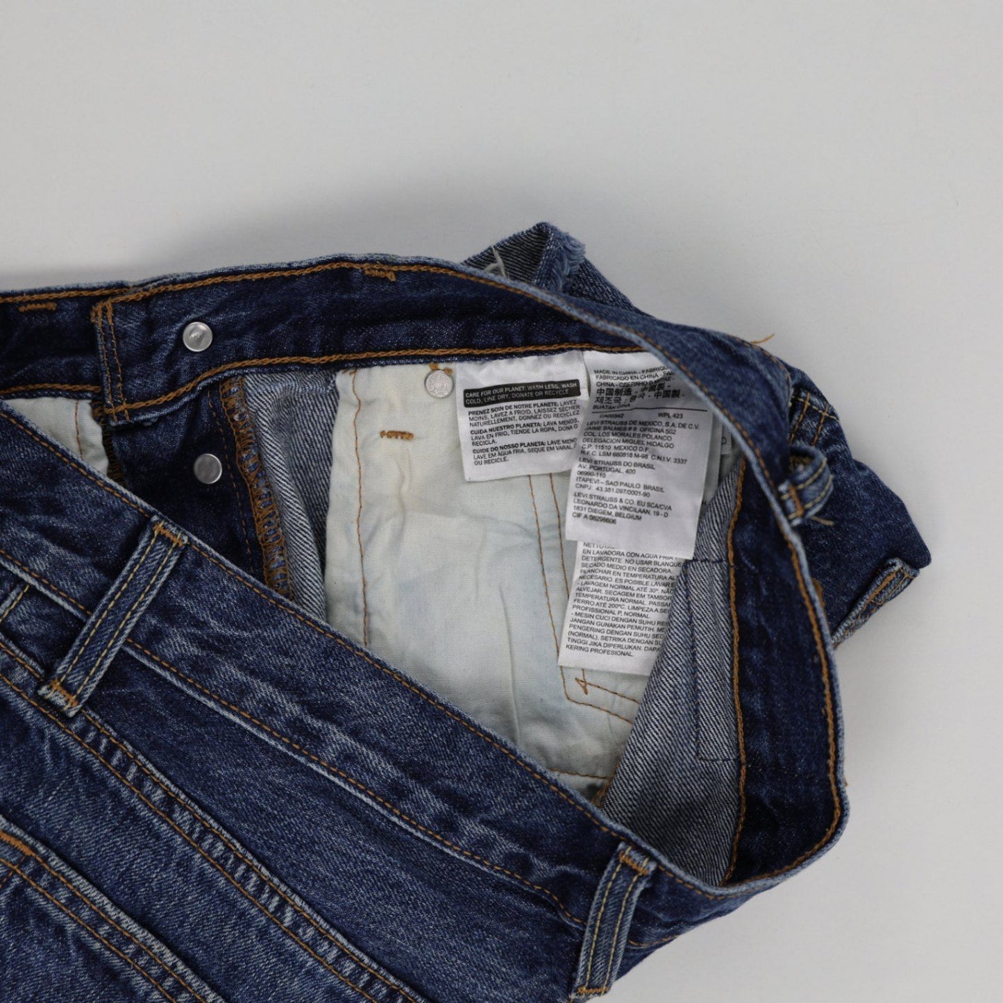 Levi's 501 High Rise Distressed Denim Shorts Womens Vintage Blue Raw Hem 28W