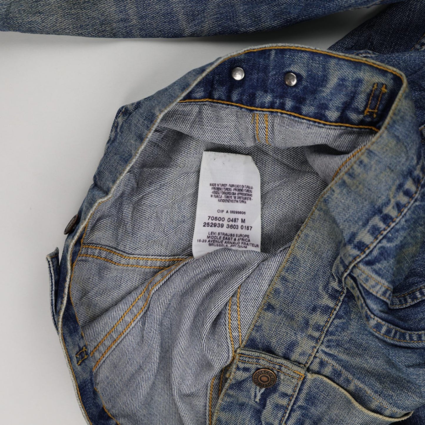 Levi's 70500 Denim Trucker Jacket Medium Blue Vintage 100 Percent Cotton Size M
