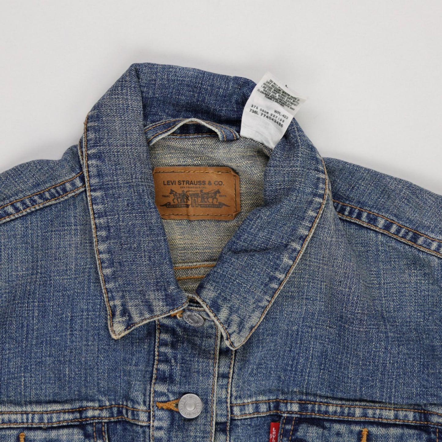Levi's Vintage Blue Denim Trucker Jacket Size Medium 100 Percent Cotton