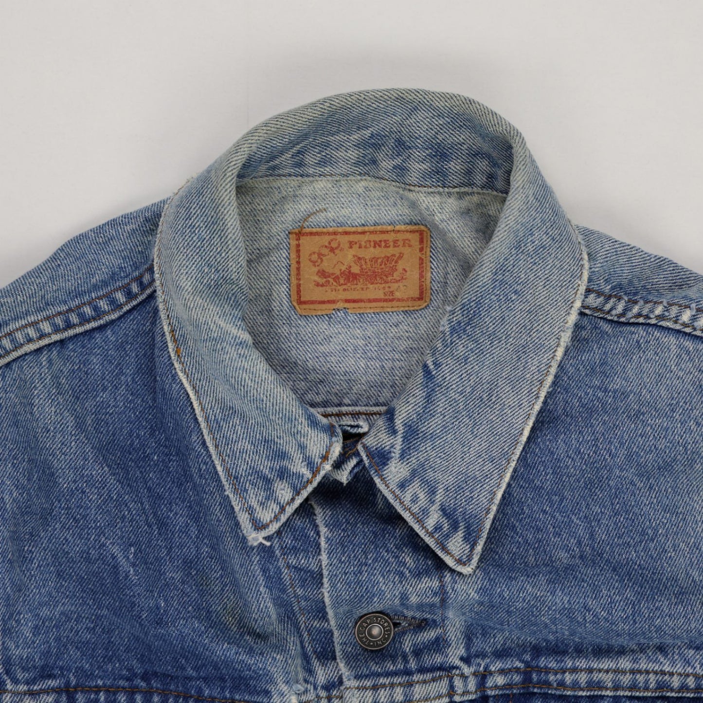 Pioneer Vintage Blue Denim Trucker Jacket Size 42 Large Cotton