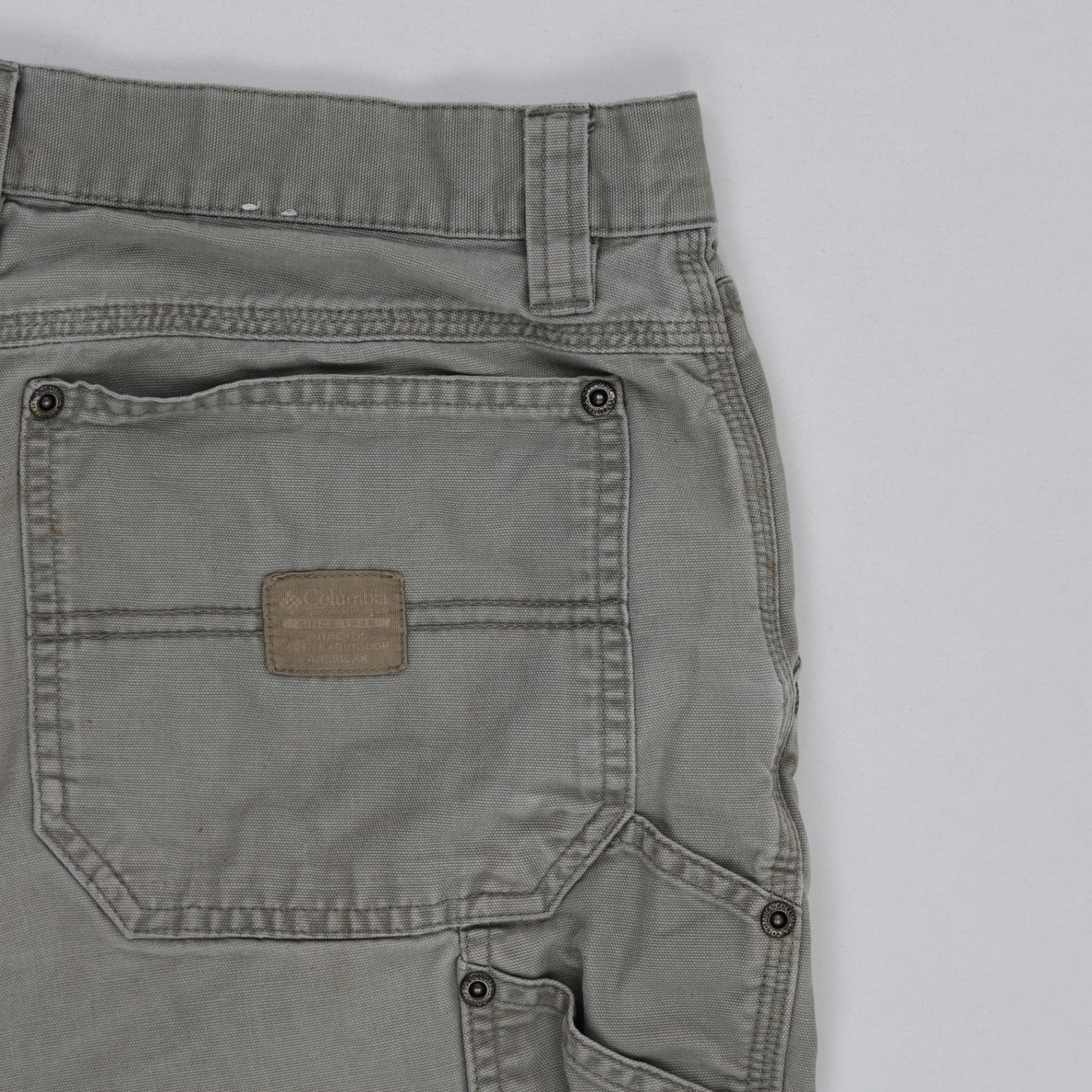 Columbia Grey Cargo Shorts for Men Size 32 Cotton 9 Inch Inseam