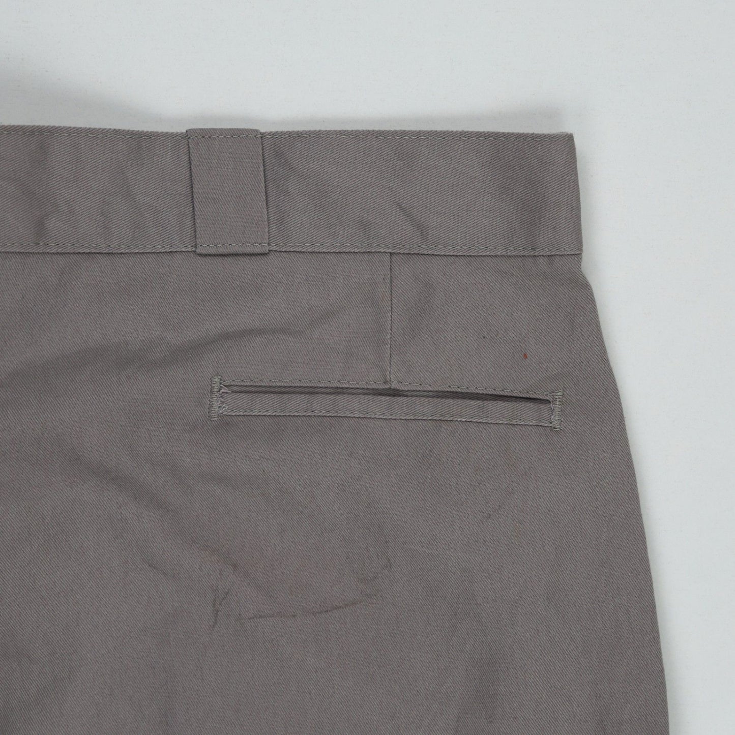 Dickies Loose Fit Grey Shorts 40 Waist 28 Inseam 65 Polyester 35 Cotton Casual Mens