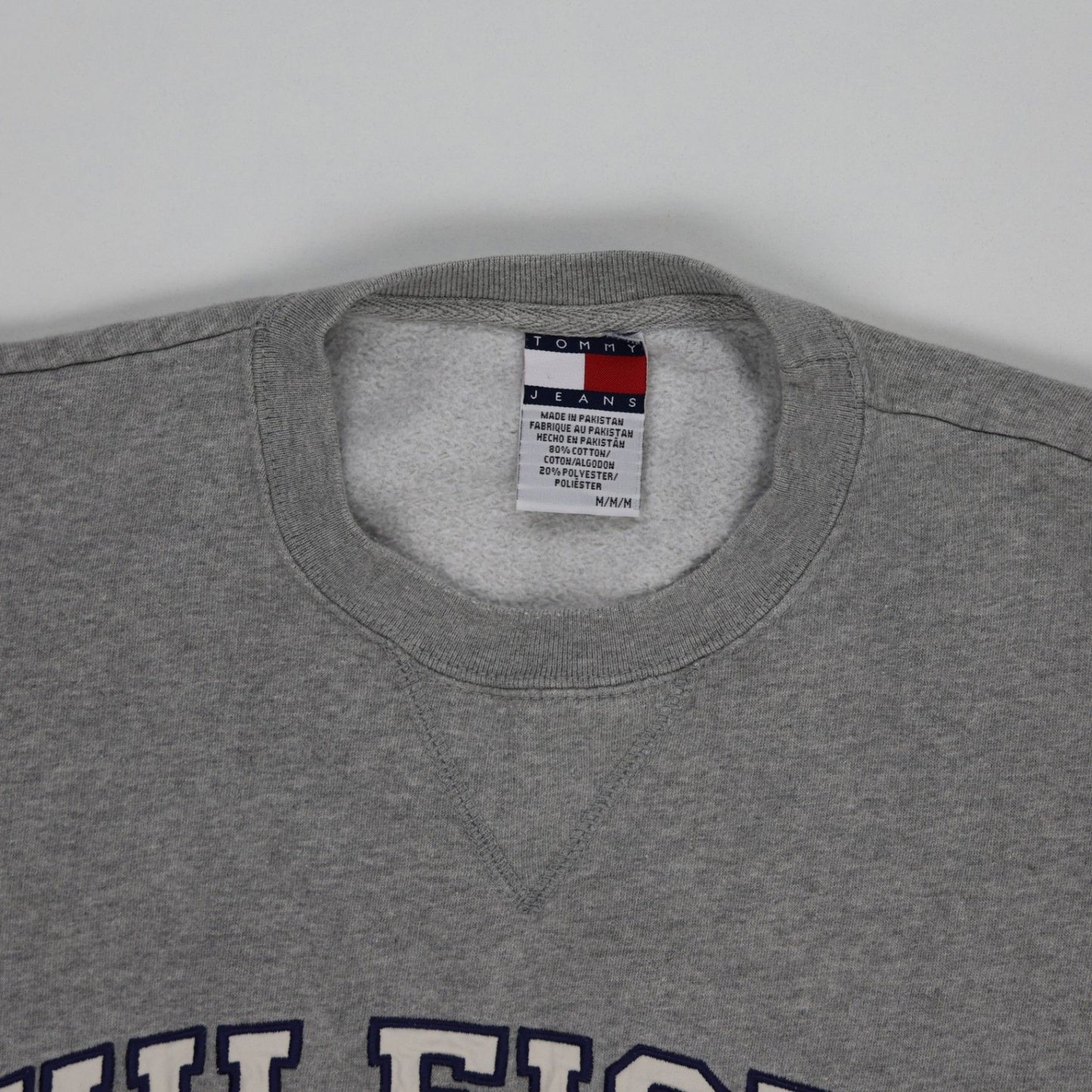Tommy Hilfiger Vintage Grey Crew Neck Sweatshirt Men Size M 80 Cotton 20 Polyester