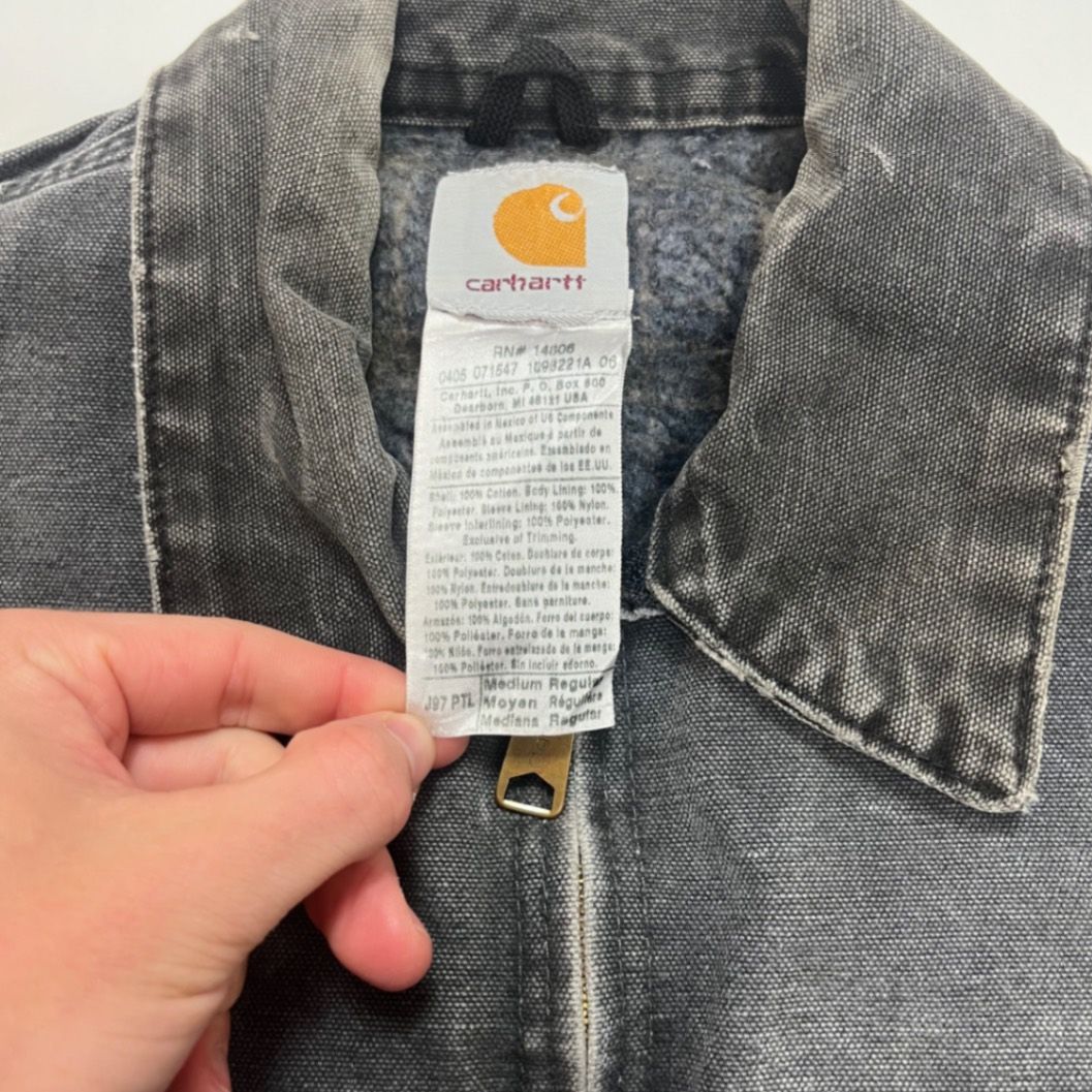 Vintage Carhartt Black Detroit Jacket Medium Regular - Durable Outerwear for Men