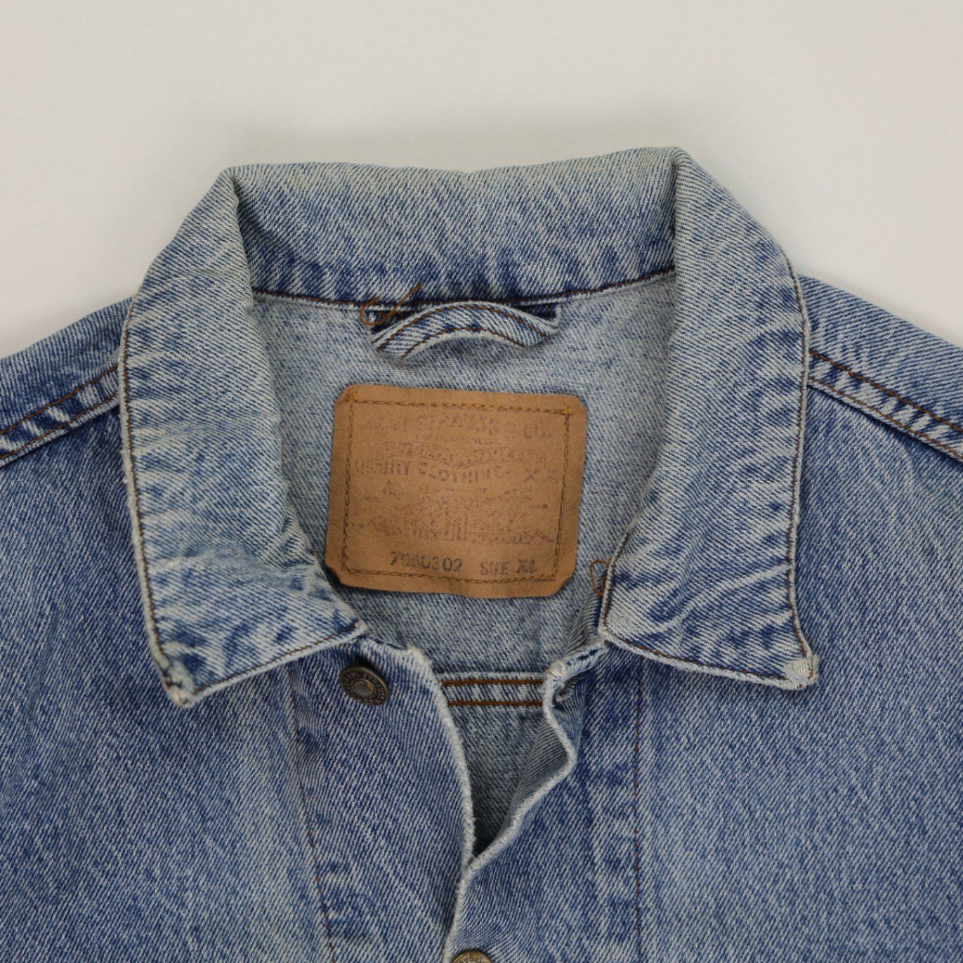 Levi's Vintage XL Light Blue Denim Jacket 100% Cotton Collared Trucker Style