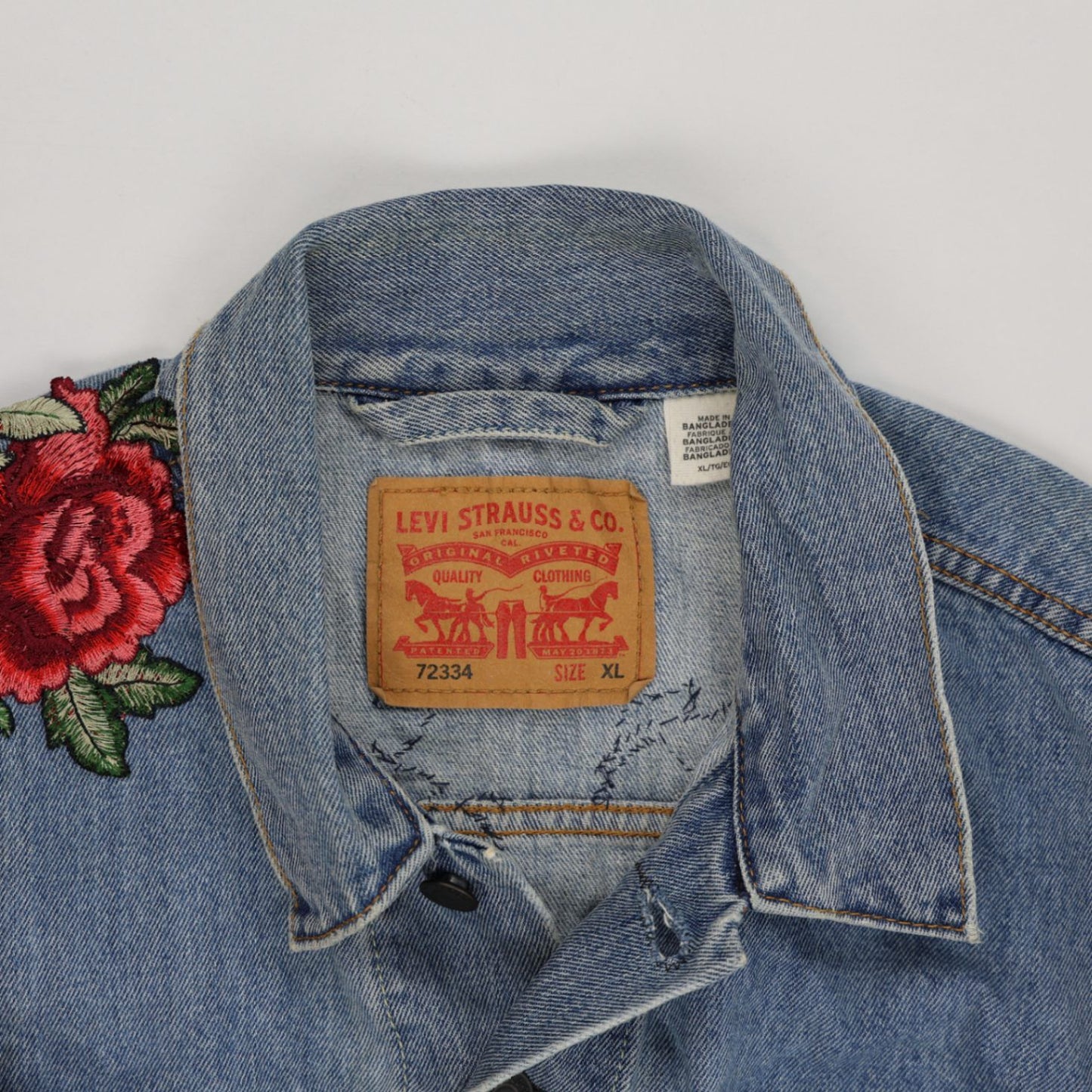 Levi's Vintage Distressed Light Blue Denim Trucker Jacket XL 100% Cotton