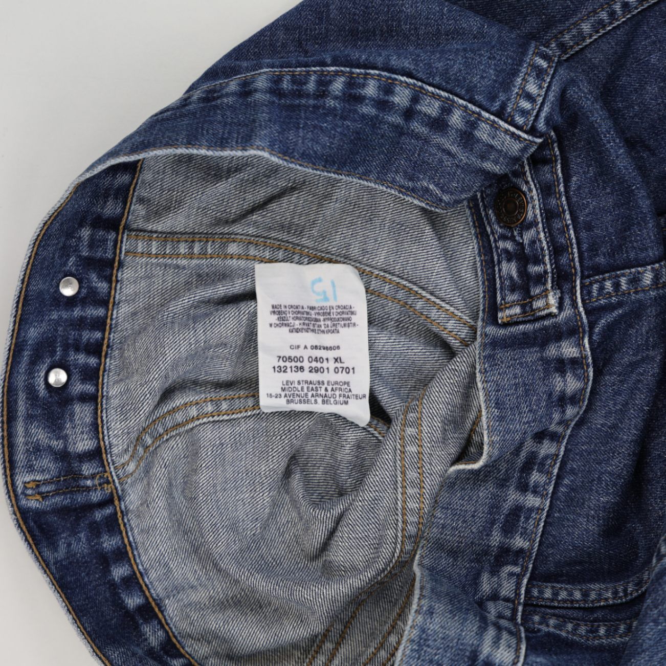 Levi's Vintage XL Custom Embroidered Blue Denim Jacket Cotton Denim Collared