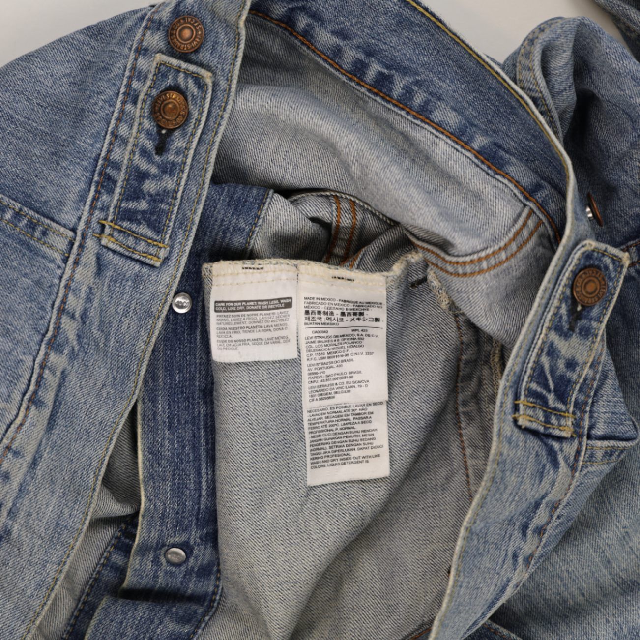Levi's Vintage Denim Jacket Blue Medium 100% Cotton Collared