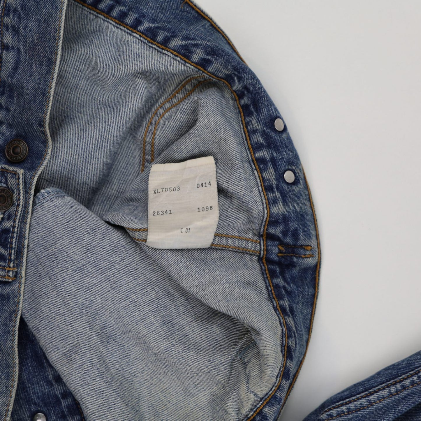 Levi's Vintage XL Denim Jacket Blue 100 Percent Cotton Classic Collared