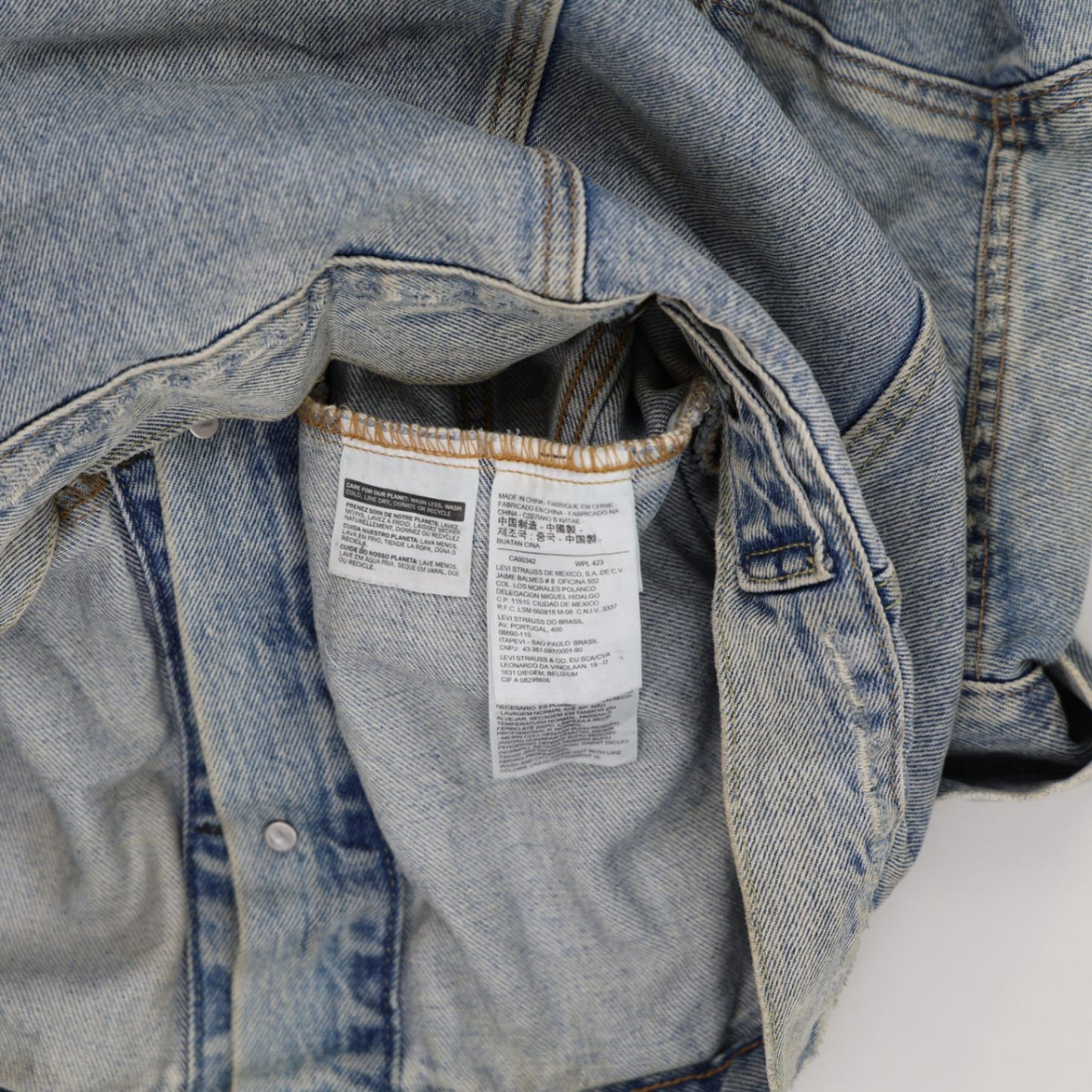 Levi's Vintage Blue Denim Trucker Jacket Size Large 100% Cotton