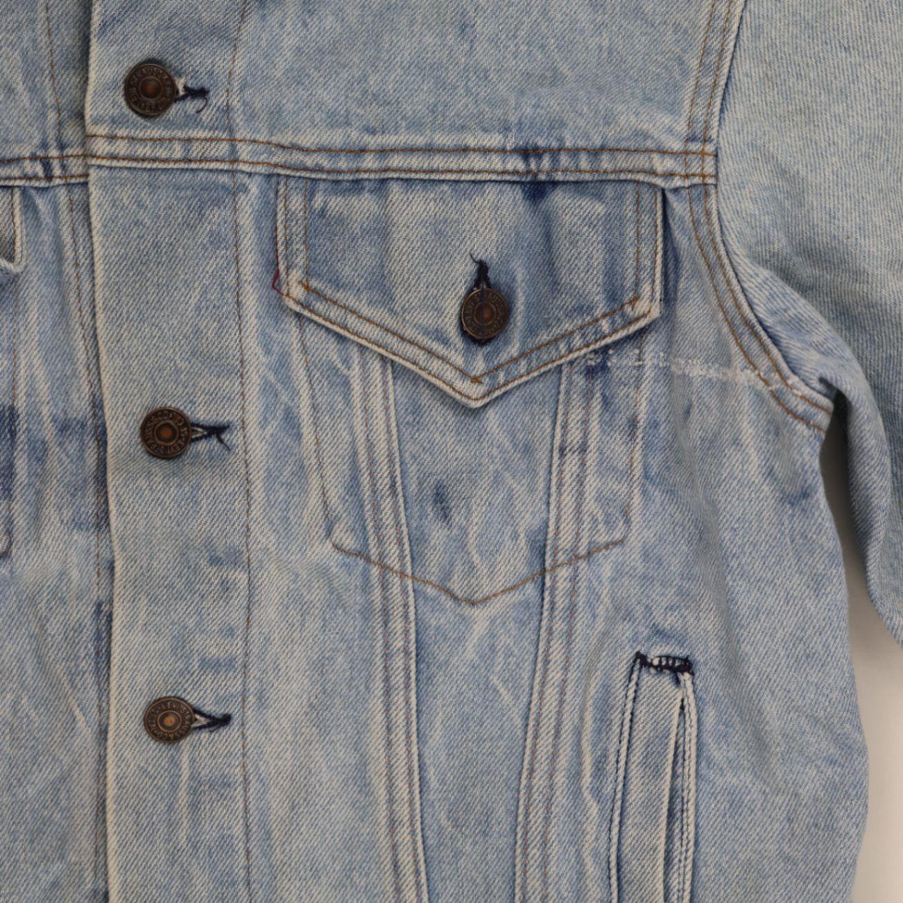 Levi's Vintage 70506 Light Blue Denim Trucker Jacket Size 40 Large 100 Percent Cotton Collared