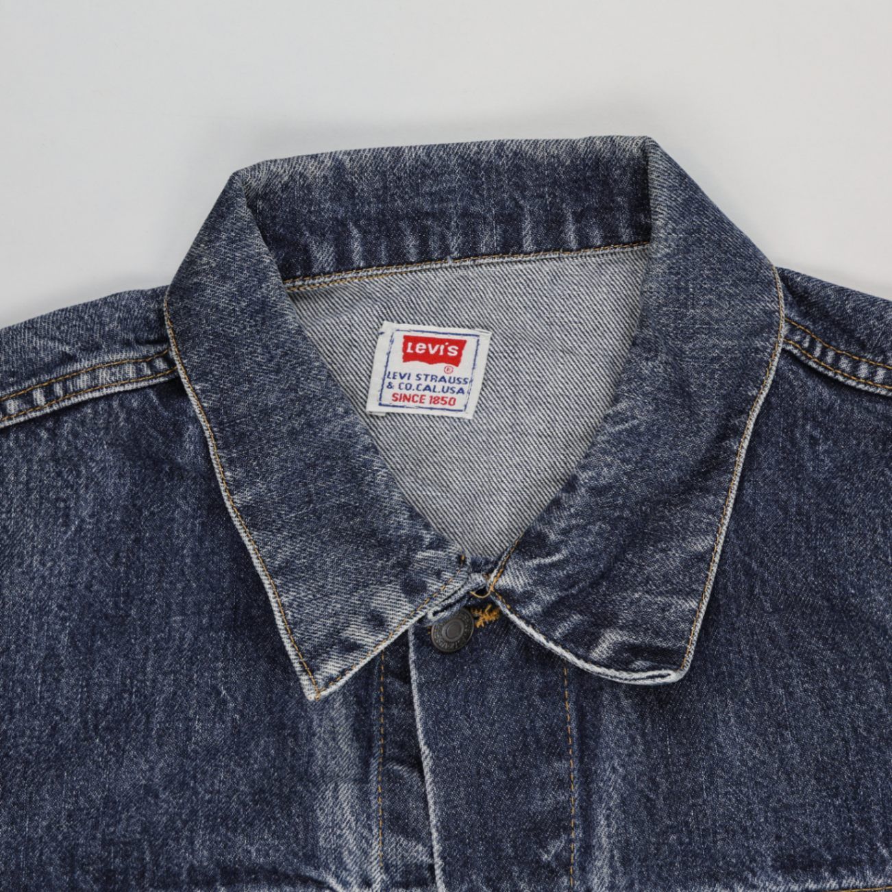 Levi's Vintage Blue Denim Jacket Men Size L 100% Cotton Collared