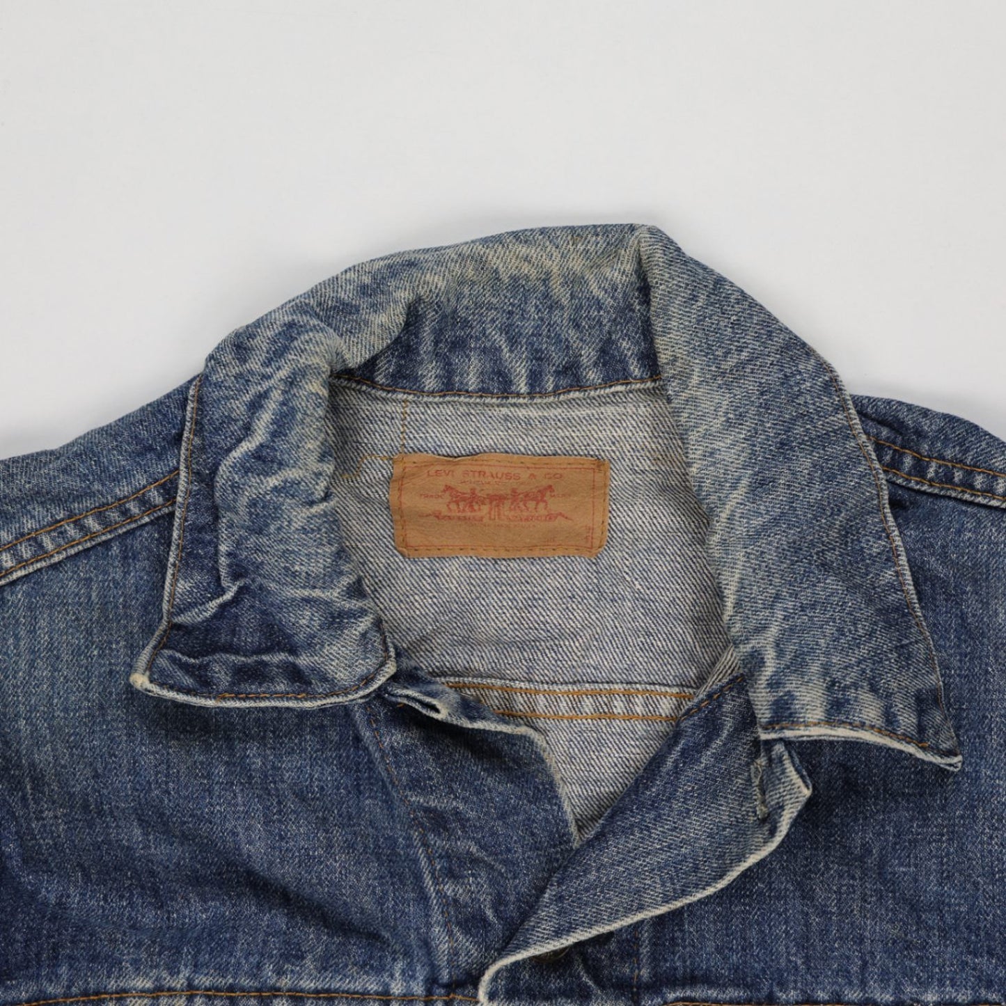 Levi's Vintage Blue Denim Trucker Jacket Size Large 100% Cotton