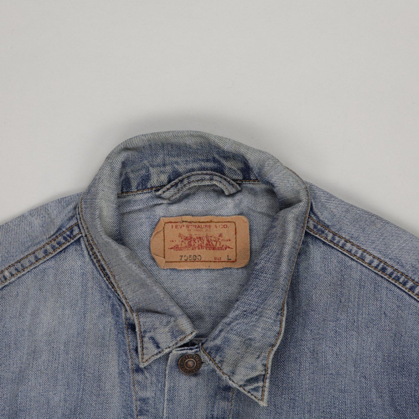 Levi's 70589 Vintage Light Blue Denim Trucker Jacket Size L Cotton