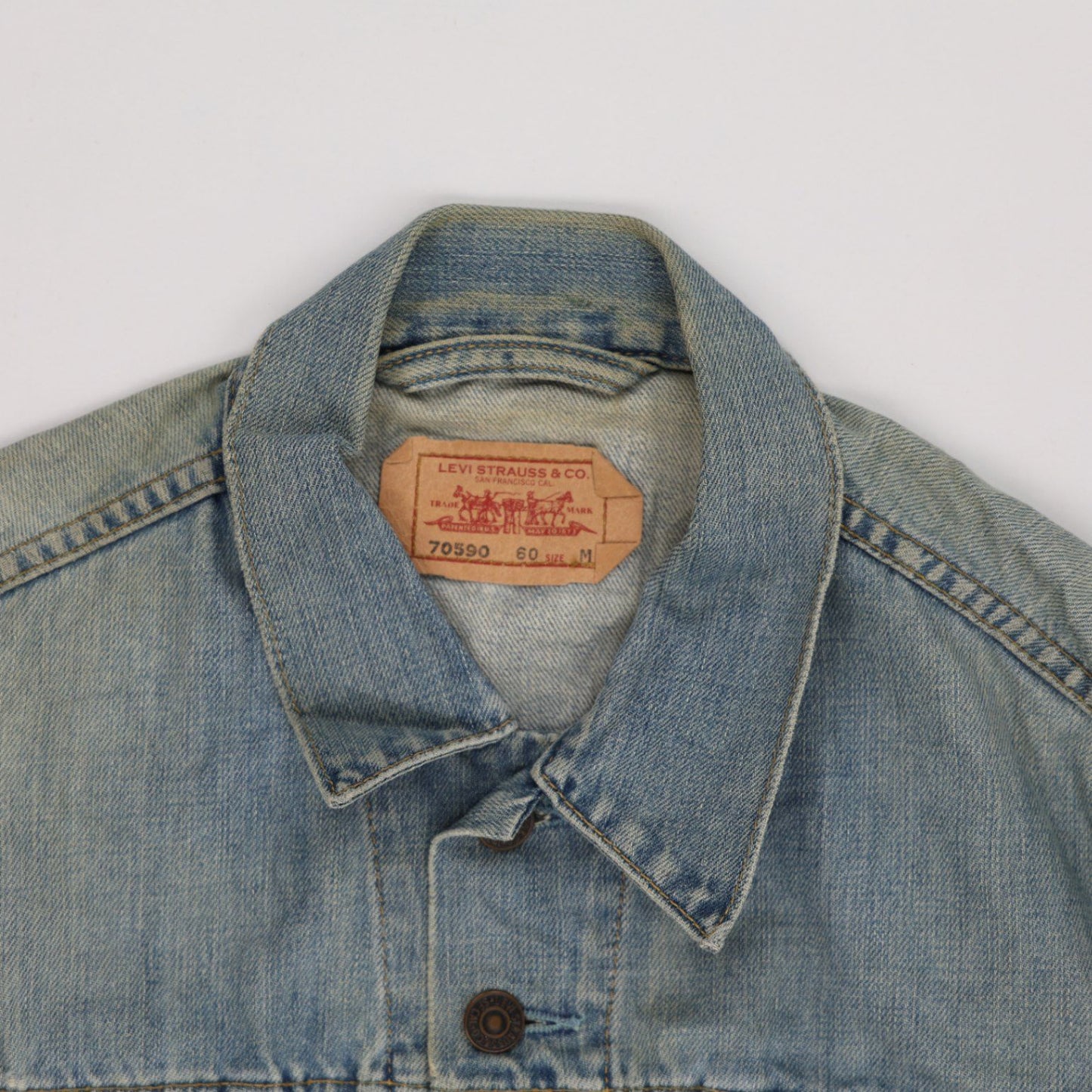 Levi's 70590 Vintage Light Blue Denim Trucker Jacket Men Size M 100 Percent Cotton