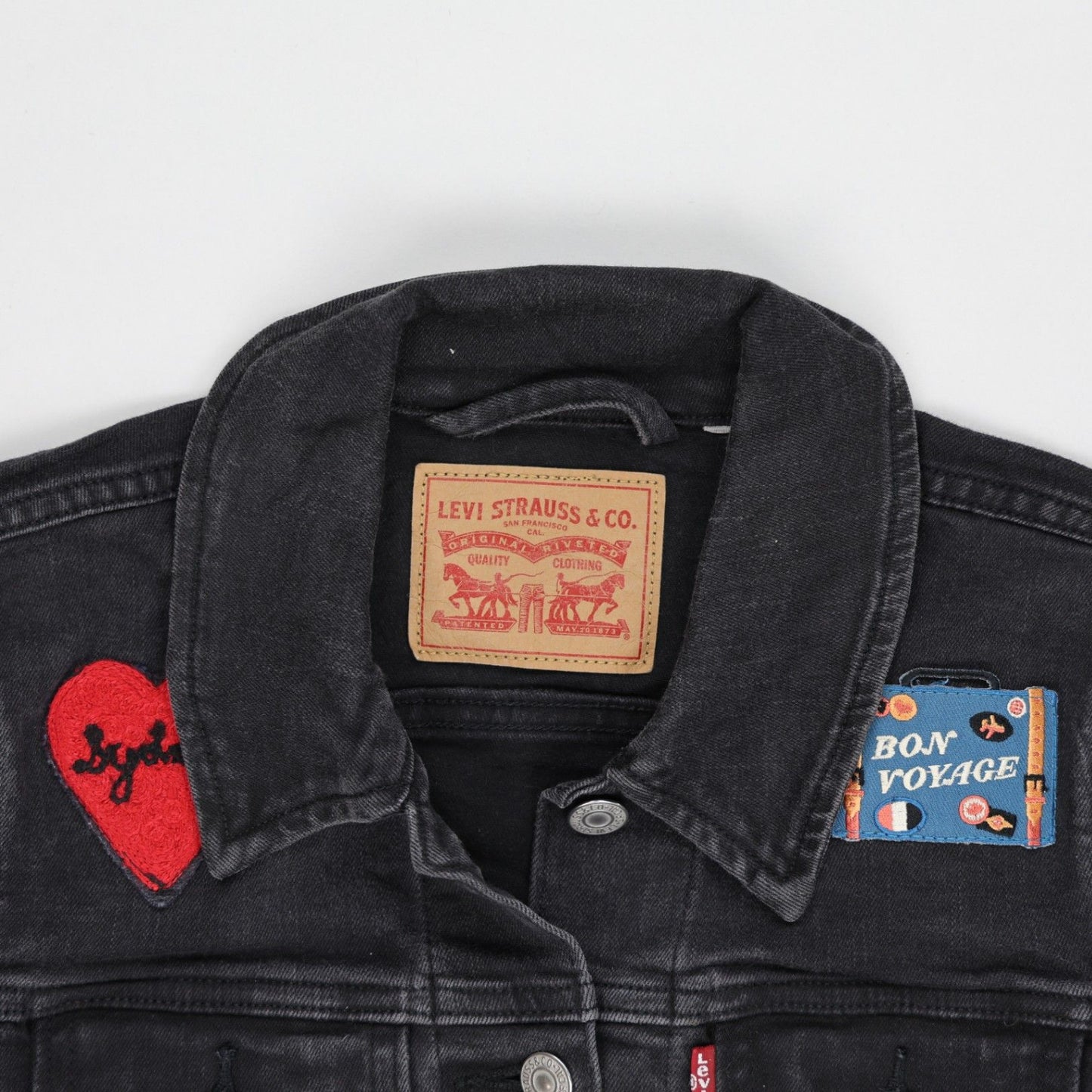 Levi's Black Denim Trucker Jacket with Embroidered Patches Size M Cotton