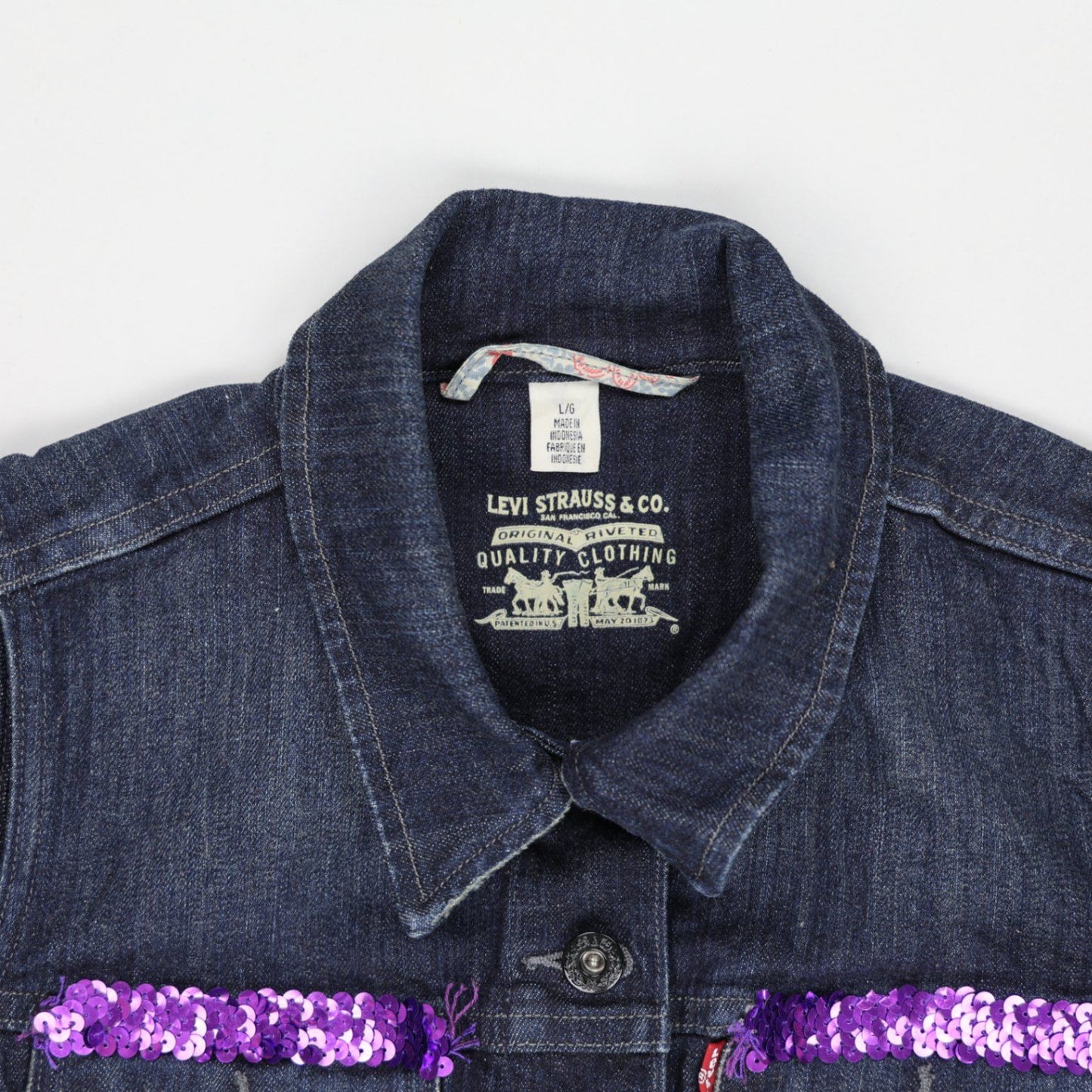 Levi's Large Blue Denim Waistcoat Vintage Sleeveless Gilet 99 Cotton 1 Elastane with Purple Sequin Trim