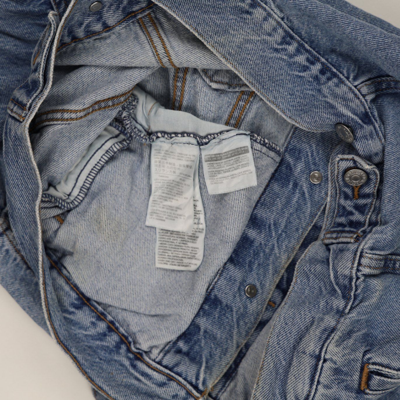 Levi's Vintage Medium Blue Denim Jacket Collared 100 Percent Cotton Size Medium