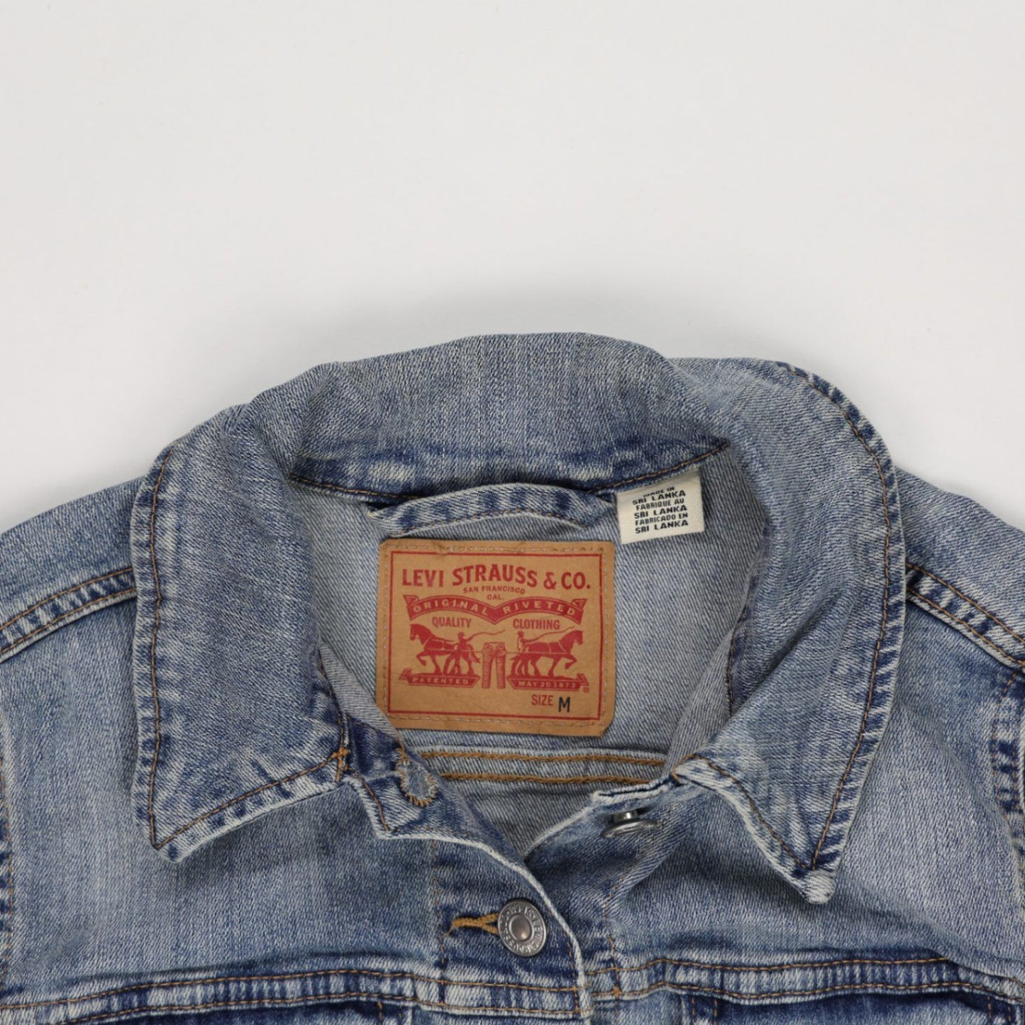 Levi's Classic Blue Denim Jacket Medium Cotton Denim Vintage Style Collared