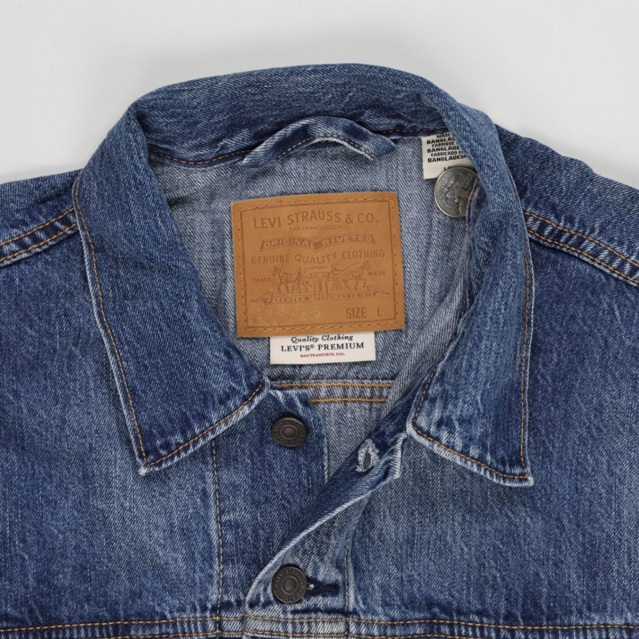 Levi's Vintage Denim Trucker Jacket Blue Large Collared 100% Cotton