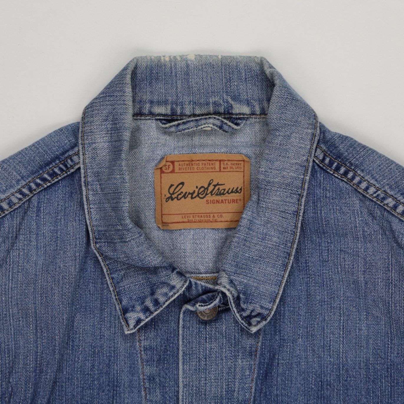 Levi's Vintage Blue Denim Trucker Jacket Large Cotton 57 cm Pit to Pit 65 cm Collar to Hem 62 cm Sleeve Length