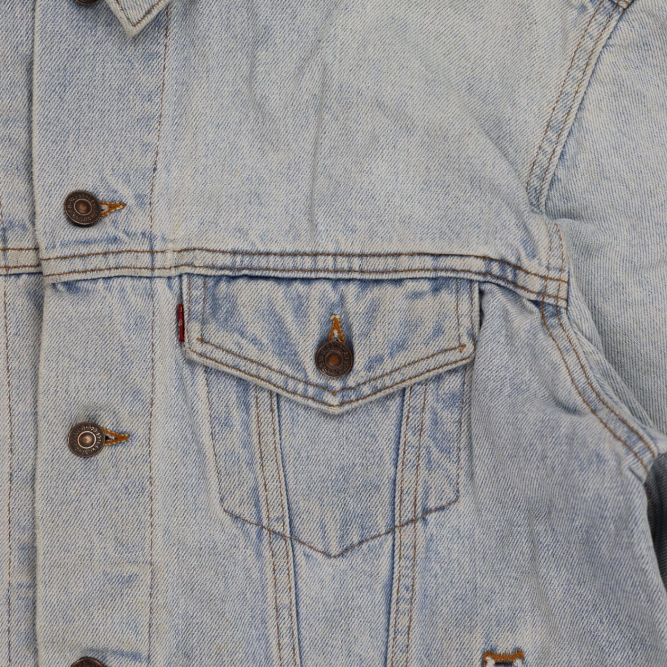 Levi's Vintage Light Blue Denim Trucker Jacket Men's Size M 100% Cotton Classic Fit Collared