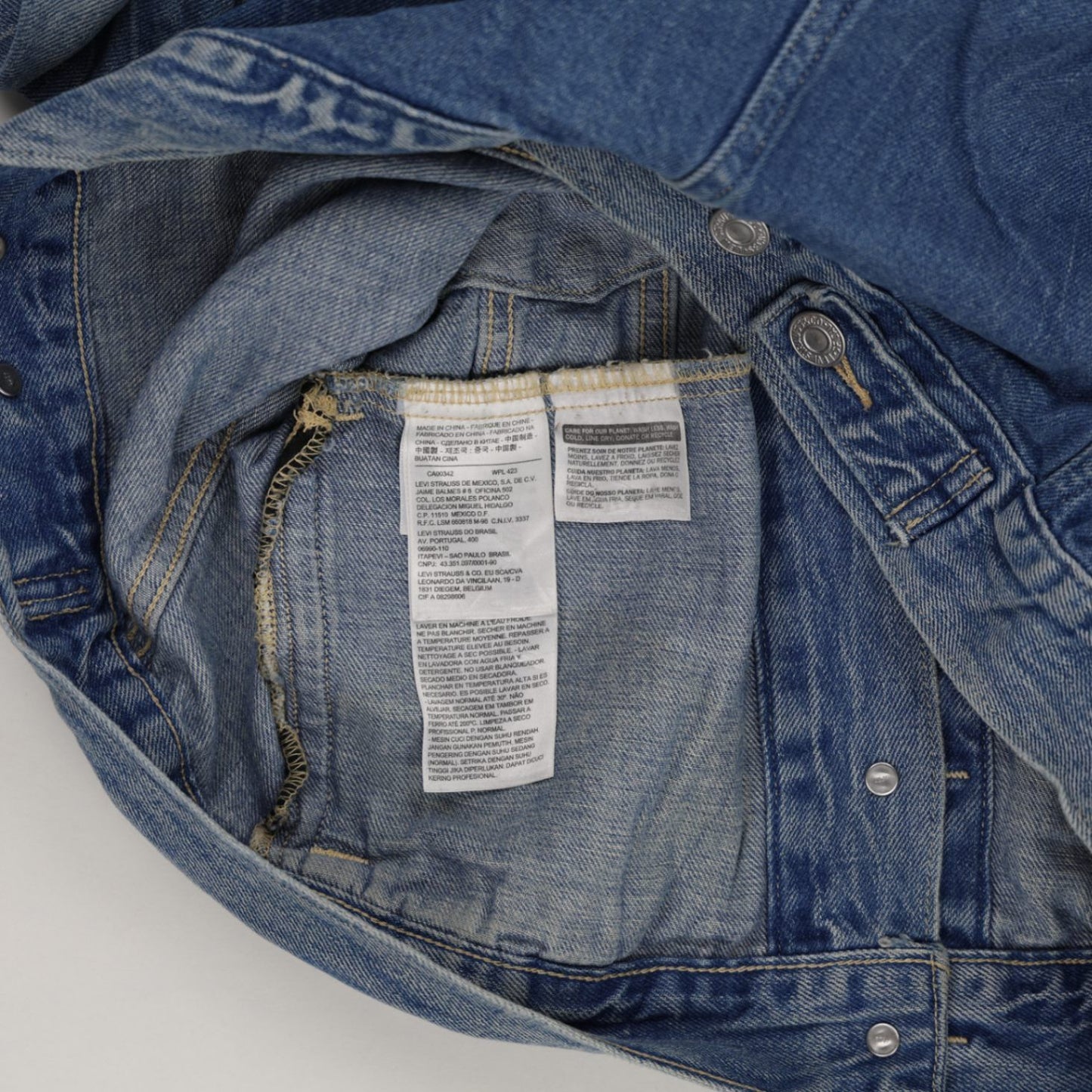 Levi's Vintage Blue Denim Trucker Jacket Medium 100 Percent Cotton Collared