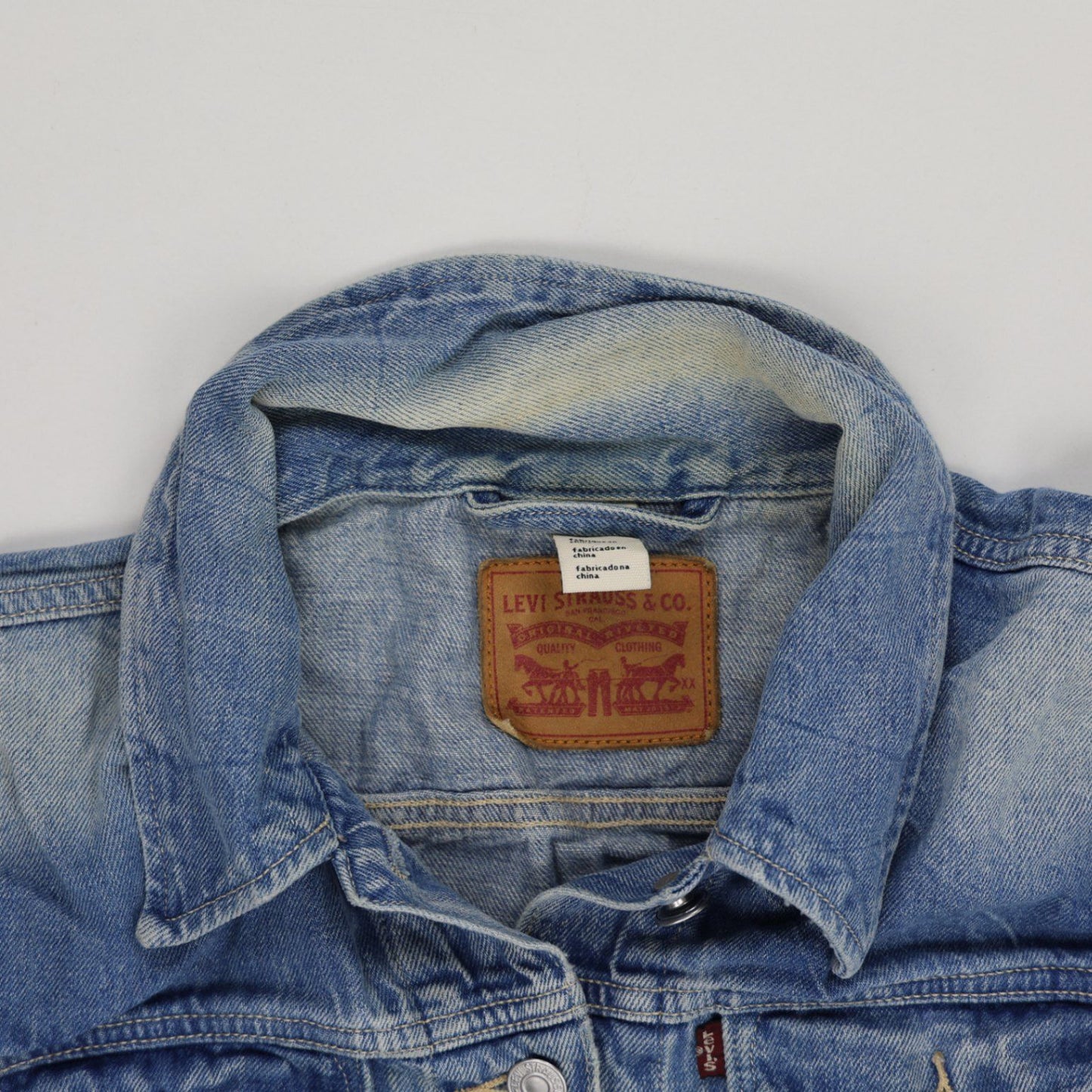 Levi's Vintage Blue Denim Trucker Jacket Medium 100 Percent Cotton Collared