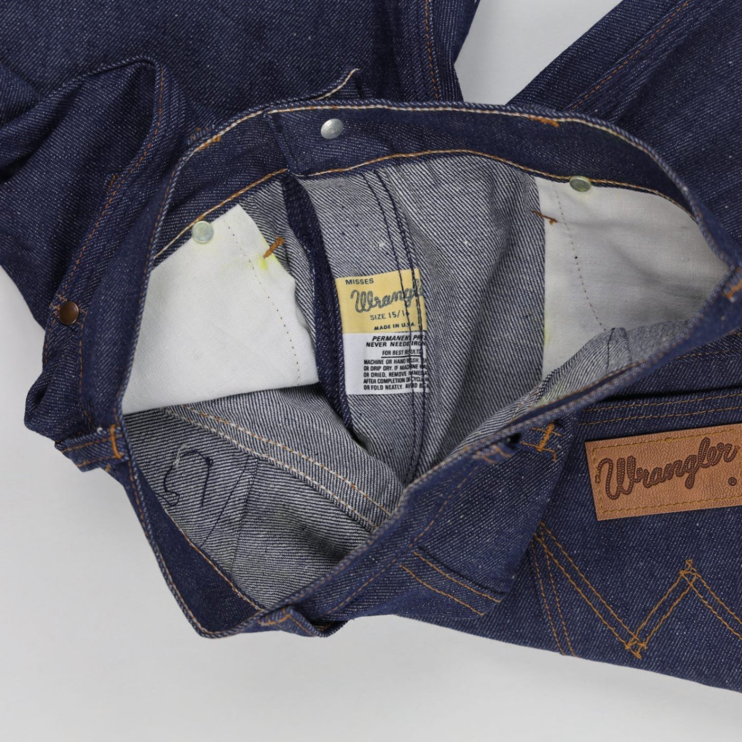 Wrangler Vintage High Waist Blue Denim Jeans Womens Size 15 16 Relaxed Fit 31 Inch Inseam 50 Cotton 50 Polyester