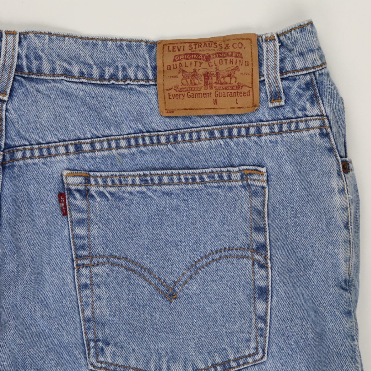 Levi's Vintage Light Blue Denim Shorts Women's 20W 9 Inch Inseam Cotton Relaxed Fit