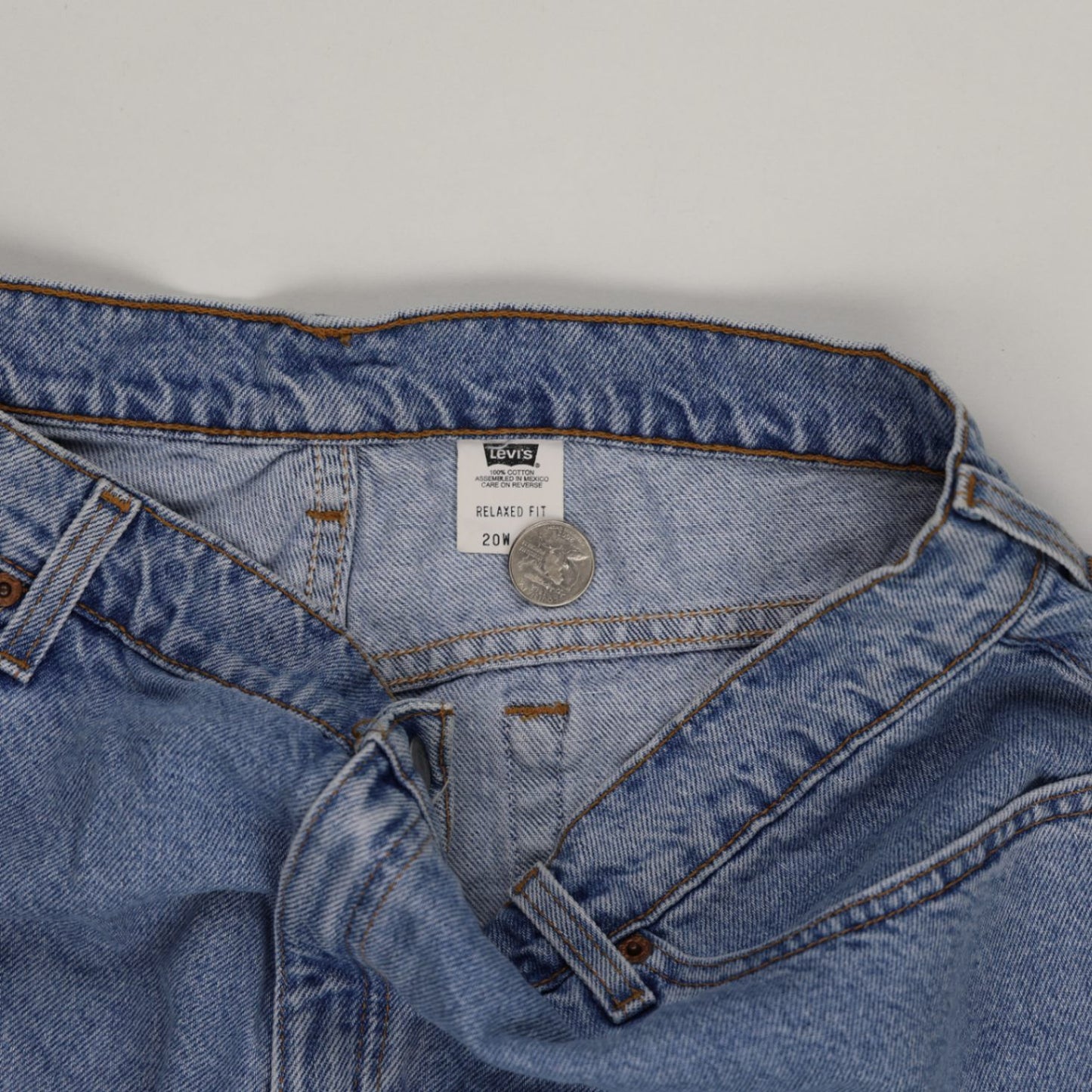 Levi's Vintage Light Blue Denim Shorts Women's 20W 9 Inch Inseam Cotton Relaxed Fit
