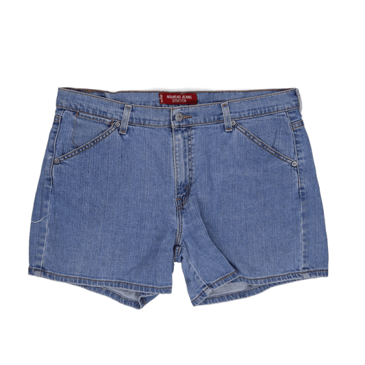 Levi's Women's 9 Inch Inseam Light Blue Denim Shorts Size 14 MIS 99 Percent Cotton 1 Percent Lycra Spandex