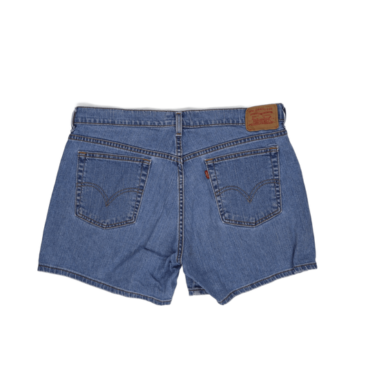 Levi's Women's 9 Inch Inseam Light Blue Denim Shorts Size 14 MIS 99 Percent Cotton 1 Percent Lycra Spandex