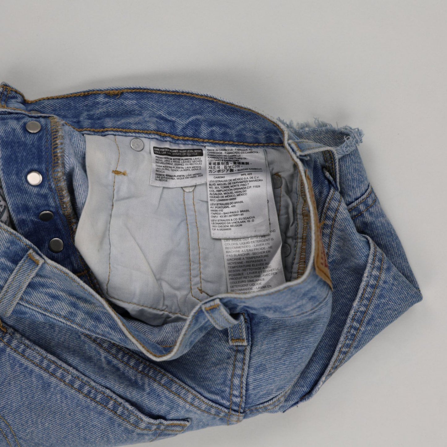 Levi's 501 Vintage High-Waisted Cut Off Denim Shorts Light Blue W28 100% Cotton