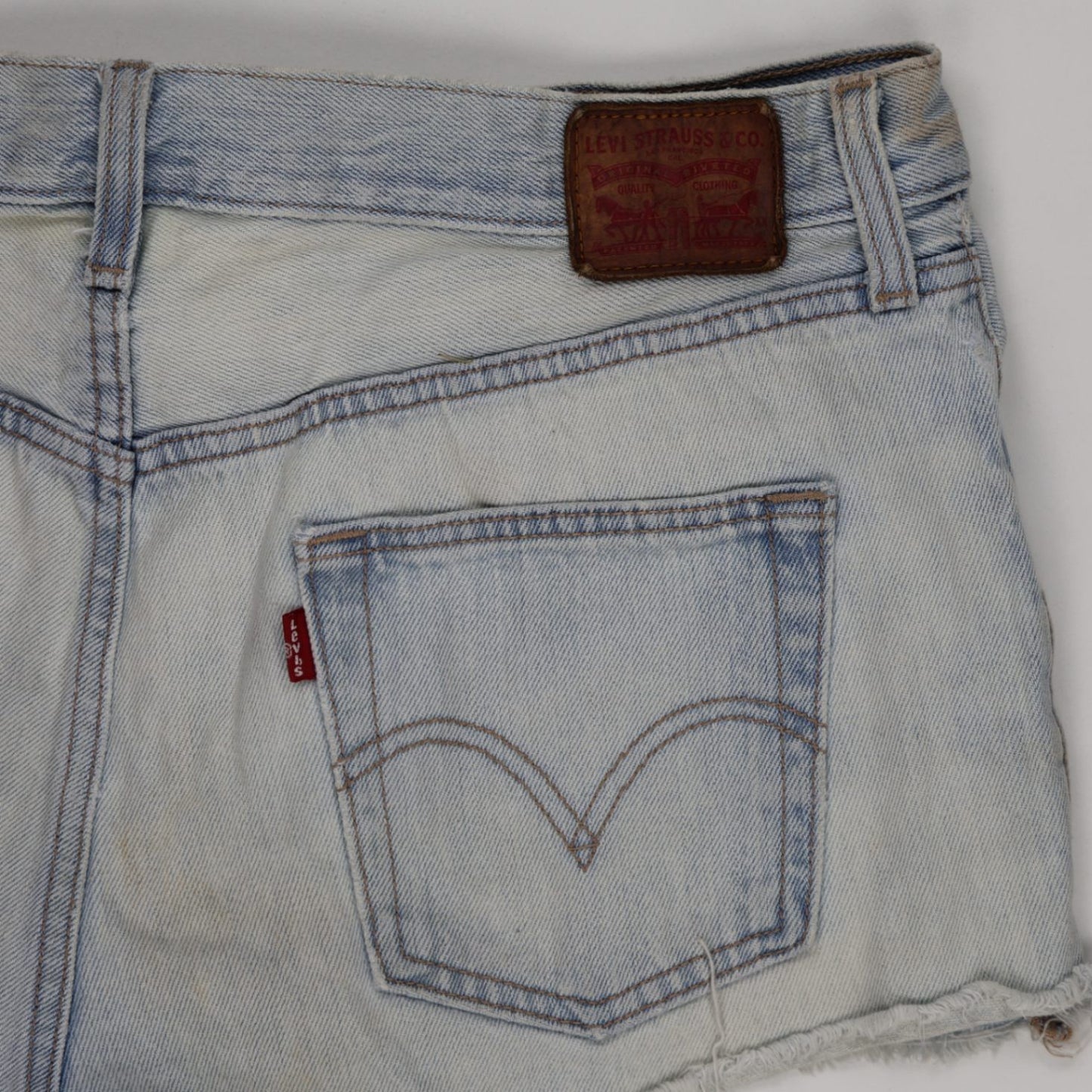 Levi's Women's Vintage Light Blue Distressed Denim Cut-Off Shorts W30 100% Cotton Casual
