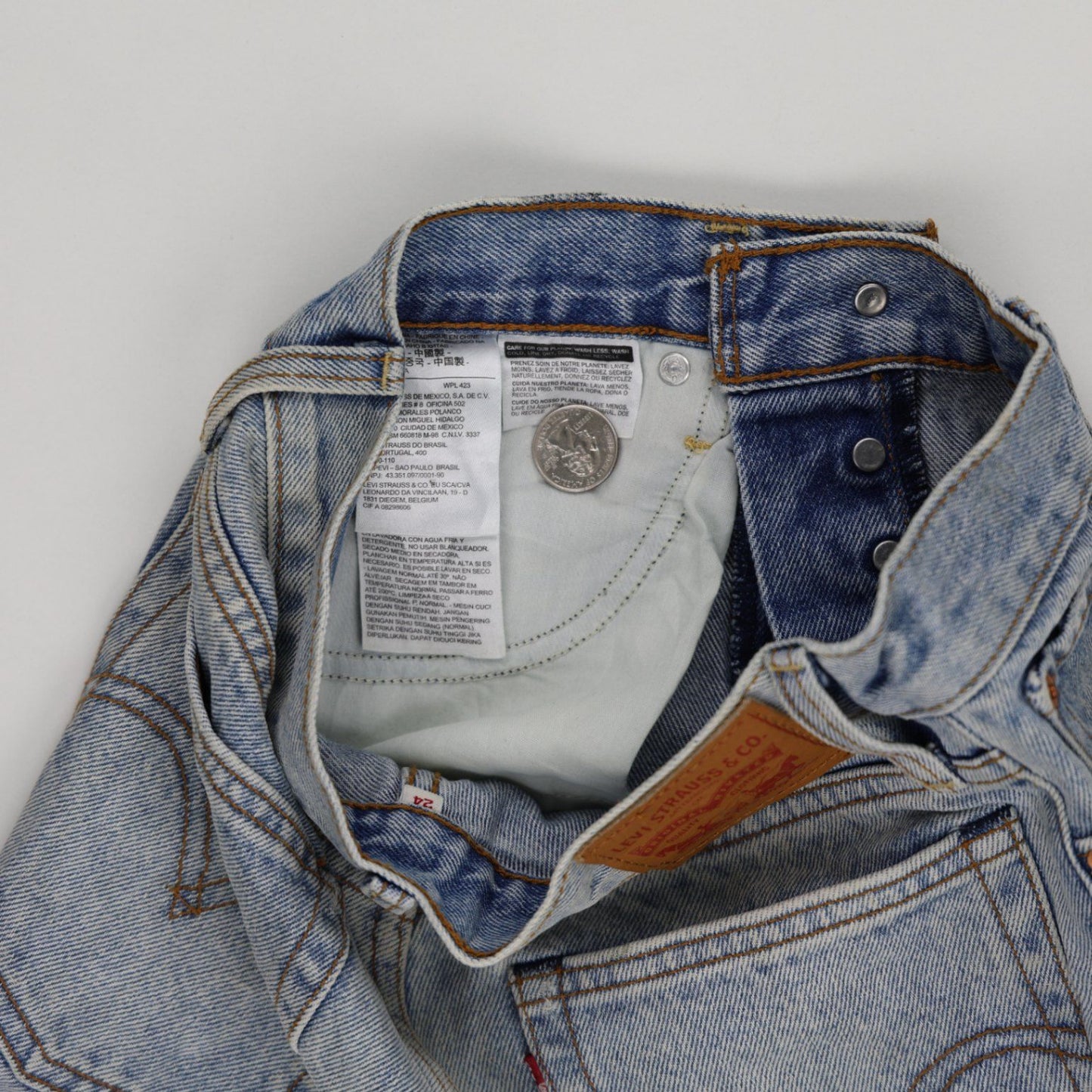 Levi’s Women’s 501 High Rise Distressed Light Blue Denim Shorts Size 24 100% Cotton