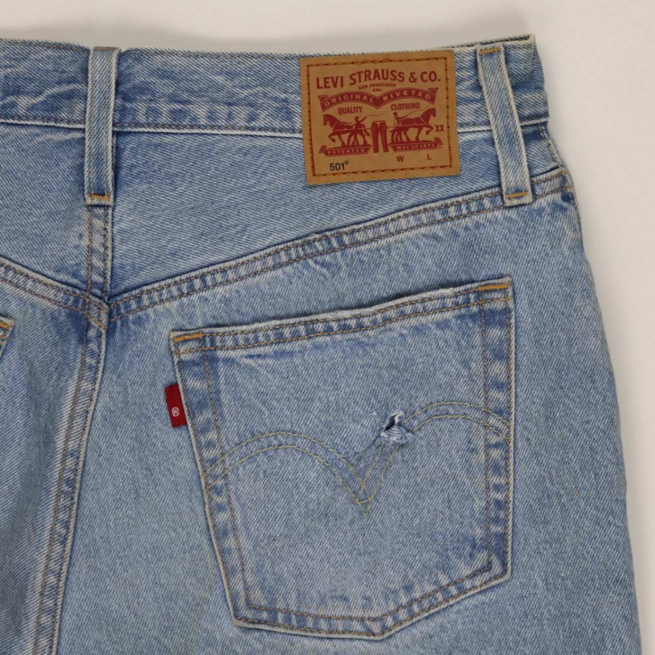 Levi's 501 Denim Shorts Light Blue 28 Inch Waist 6 Inch Inseam Cotton Denim Womens