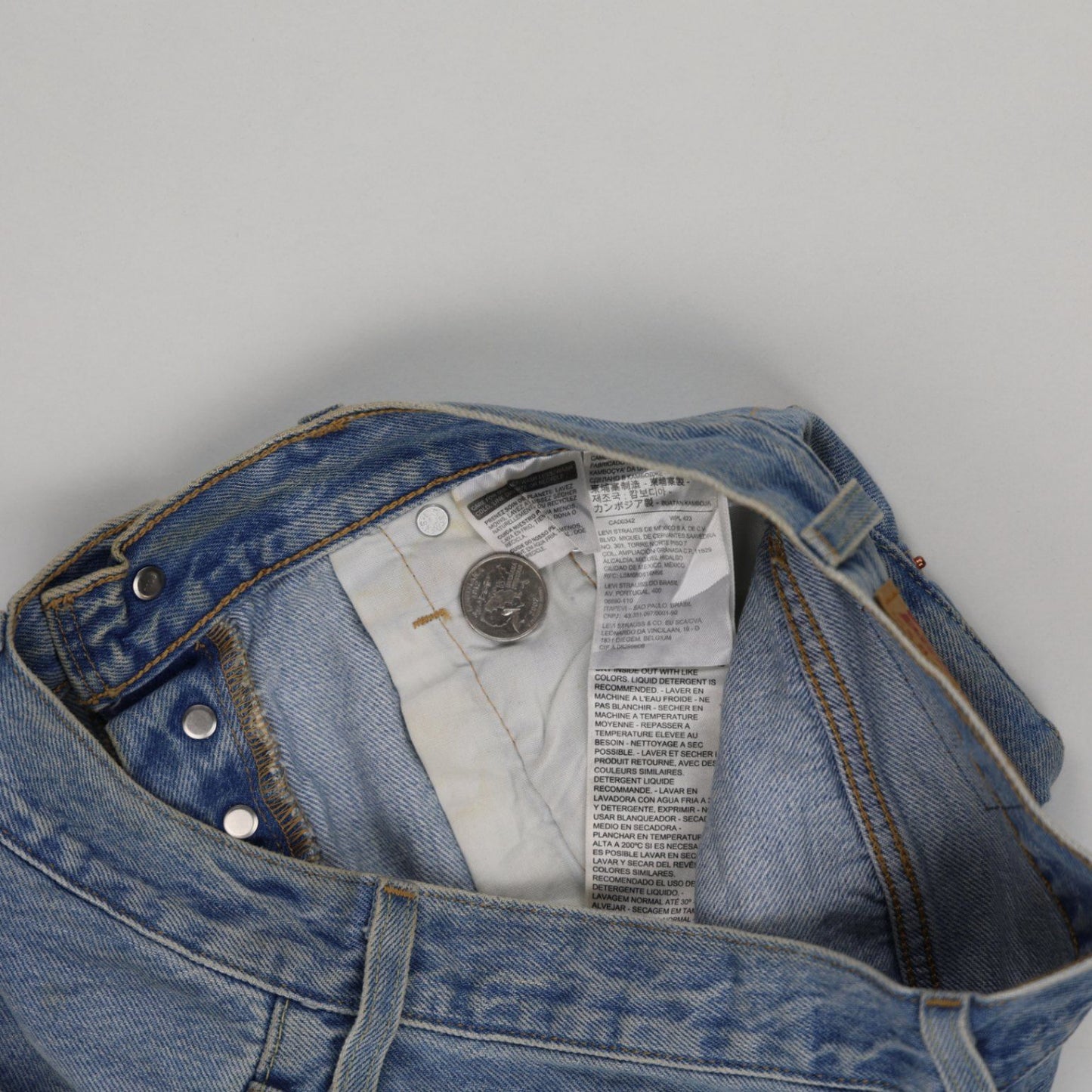 Levi's 501 Denim Shorts Light Blue 28 Inch Waist 6 Inch Inseam Cotton Denim Womens