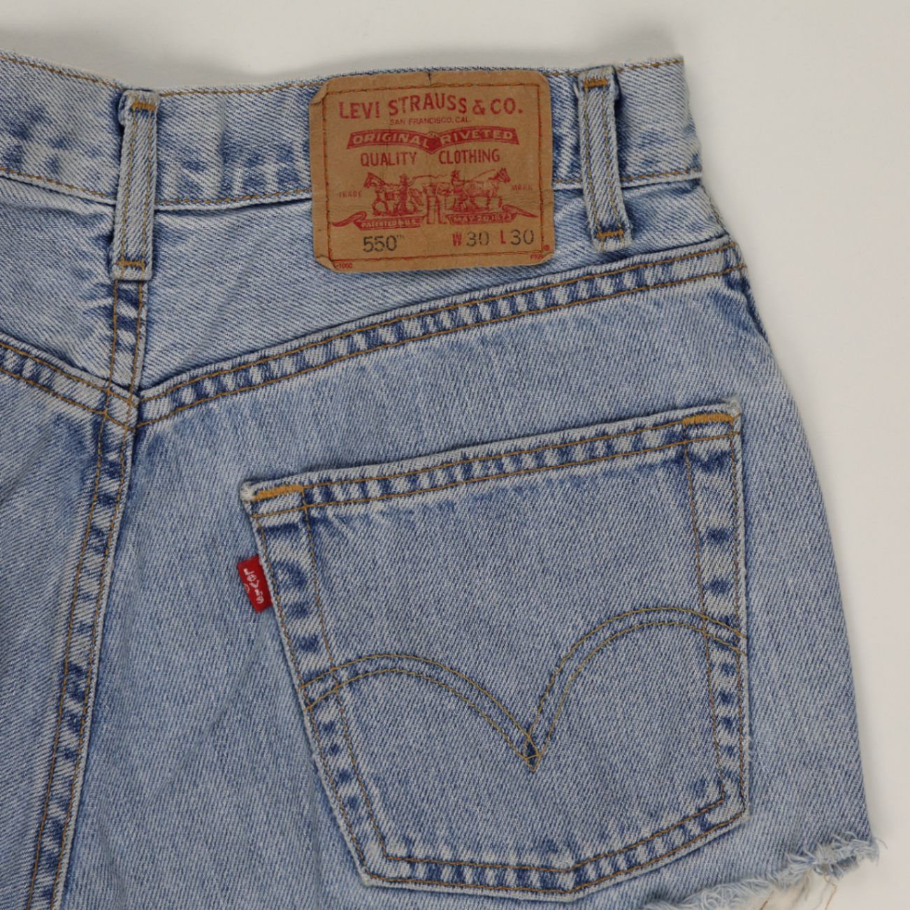 Levi's 550 Relaxed Fit Womens Cut-Off Denim Shorts Light Blue W30 Vintage Style
