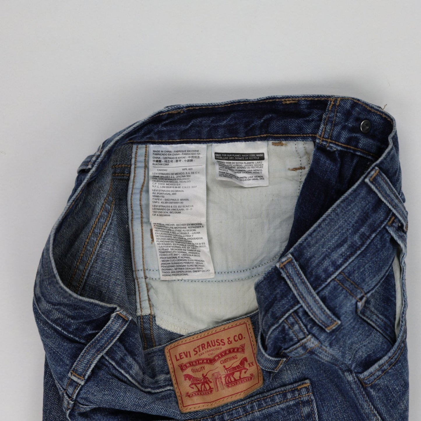 Levi's Women's Blue Denim High Waisted Raw Hem Shorts, Size 26, Perfect for Summer, Authentic Casual Style