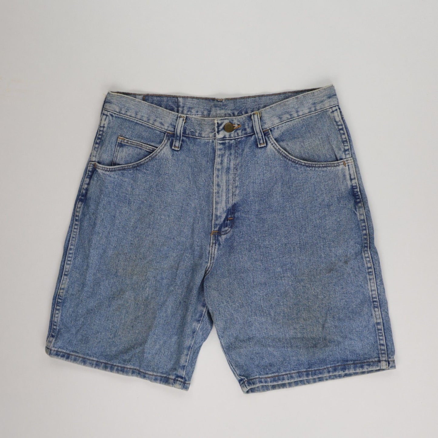 Wrangler Men's Vintage Blue Denim Shorts 33 Inch Waist 9 Inch Inseam 100 Percent Cotton